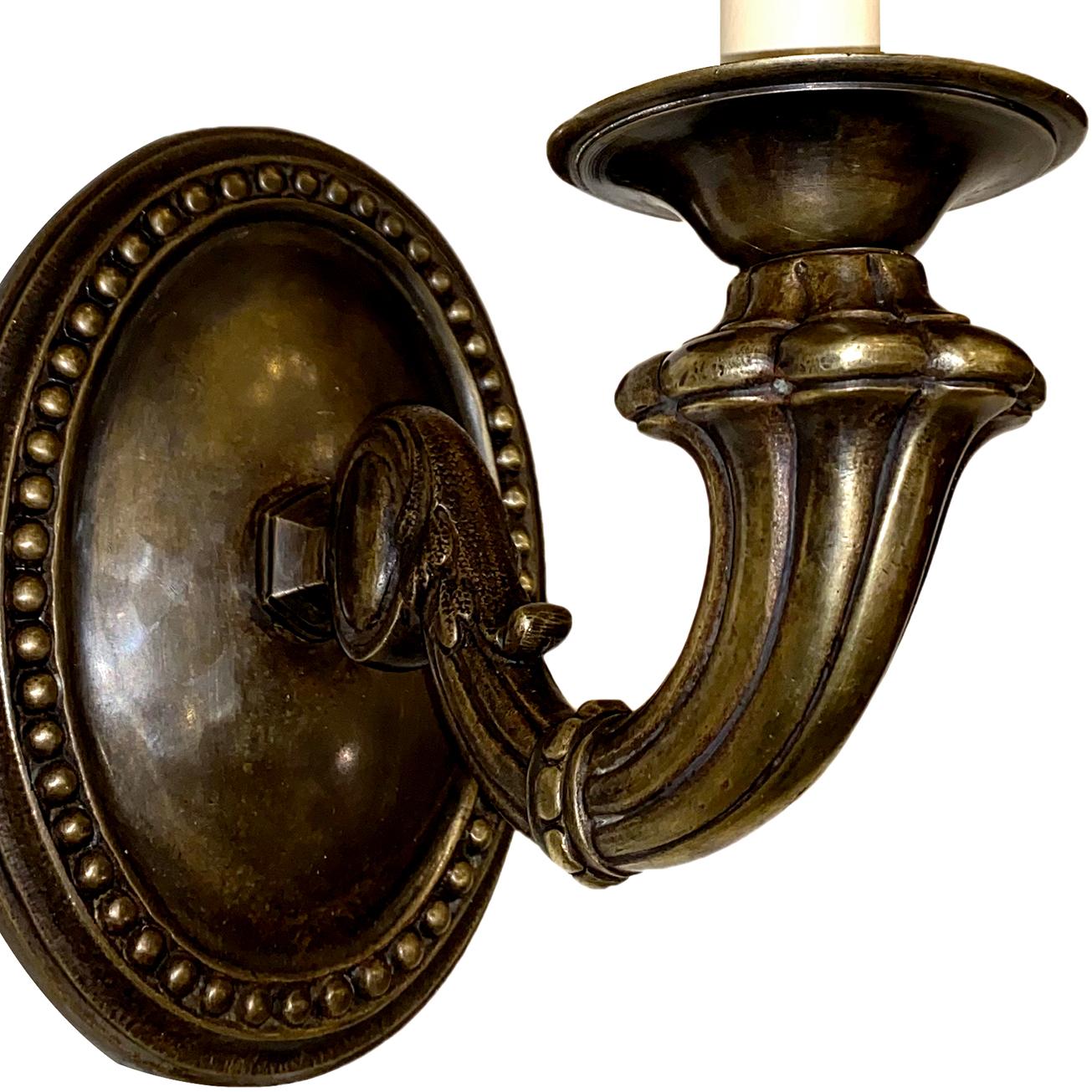 Pareja de candelabros ingleses neoclásicos Inglés en venta