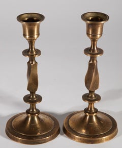 Paar neoklassizistische Baluster-Bronzeleuchter