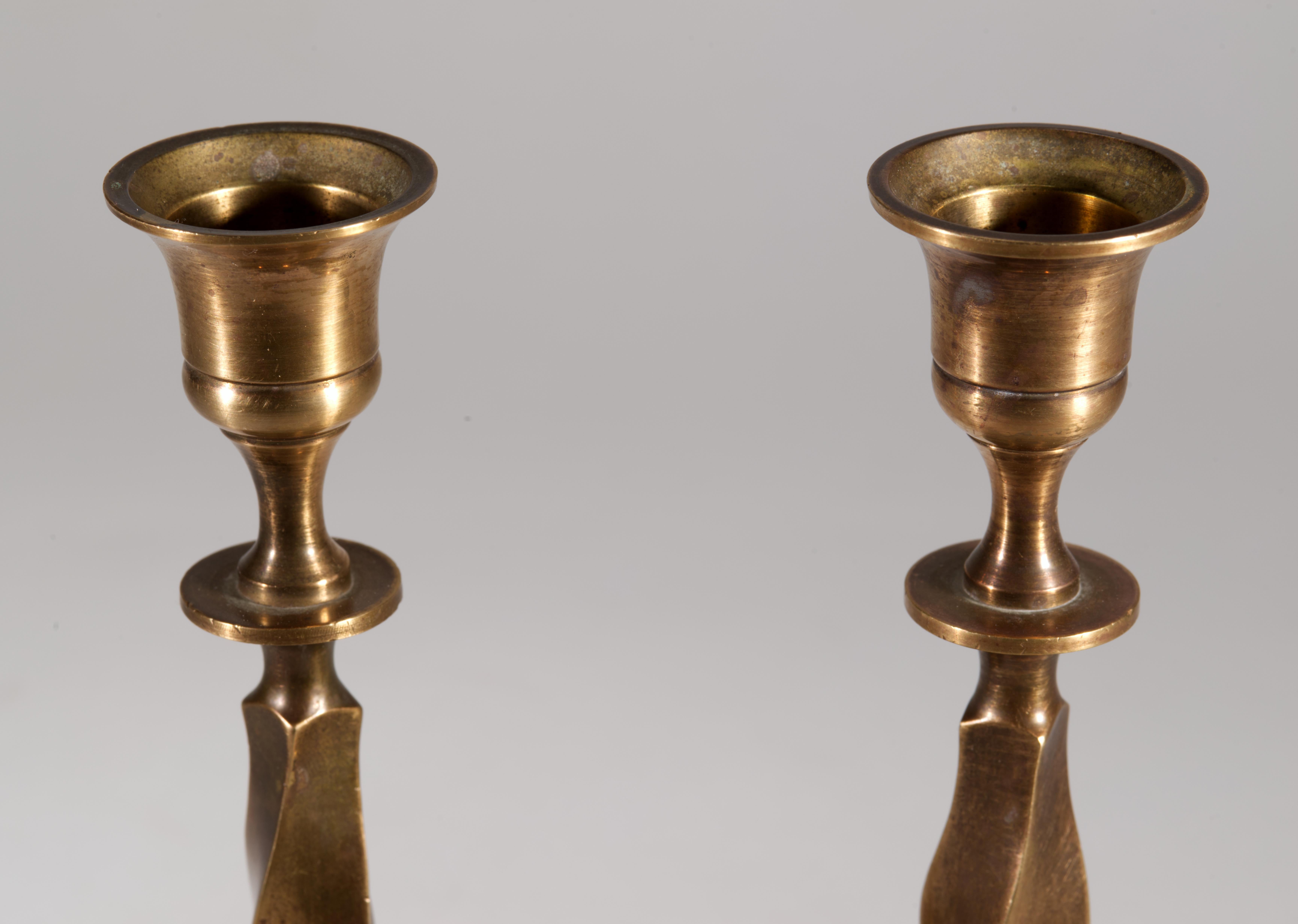 Coppia di candelabri neoclassici a balaustro in bronzo in vendita 1