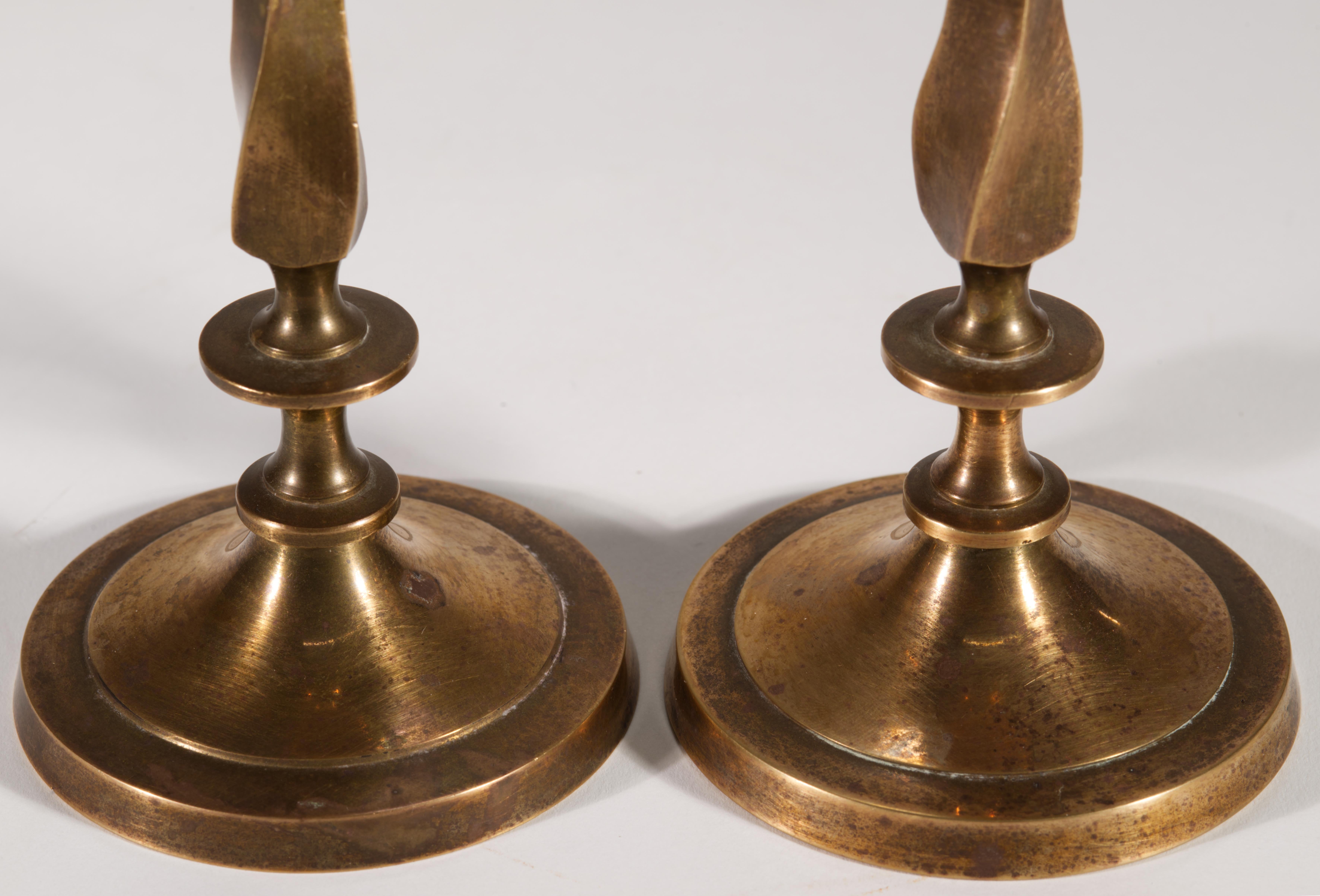 Coppia di candelabri neoclassici a balaustro in bronzo in vendita 2