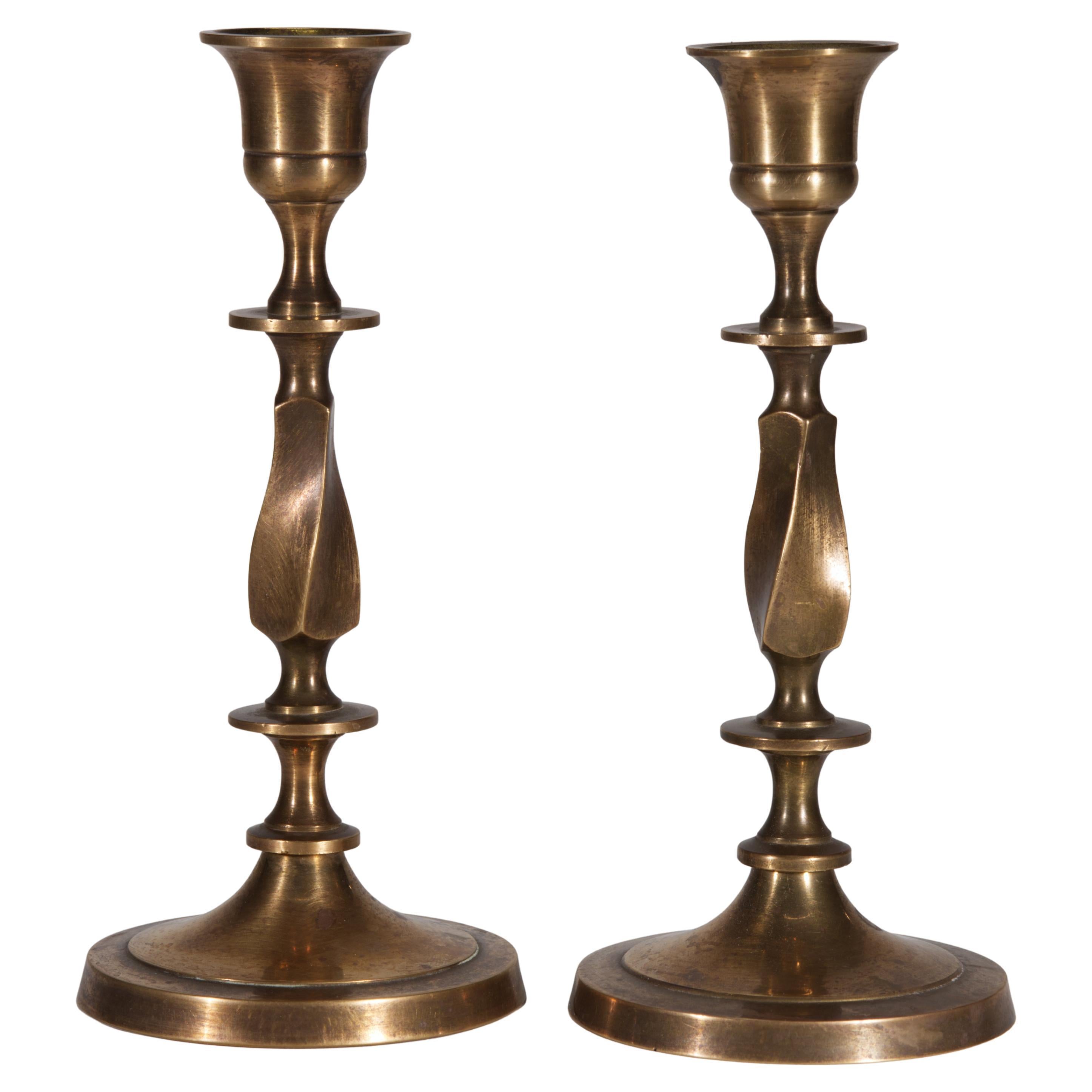 Pareja de Candeleros Neoclásicos de Bronce con Balaustre