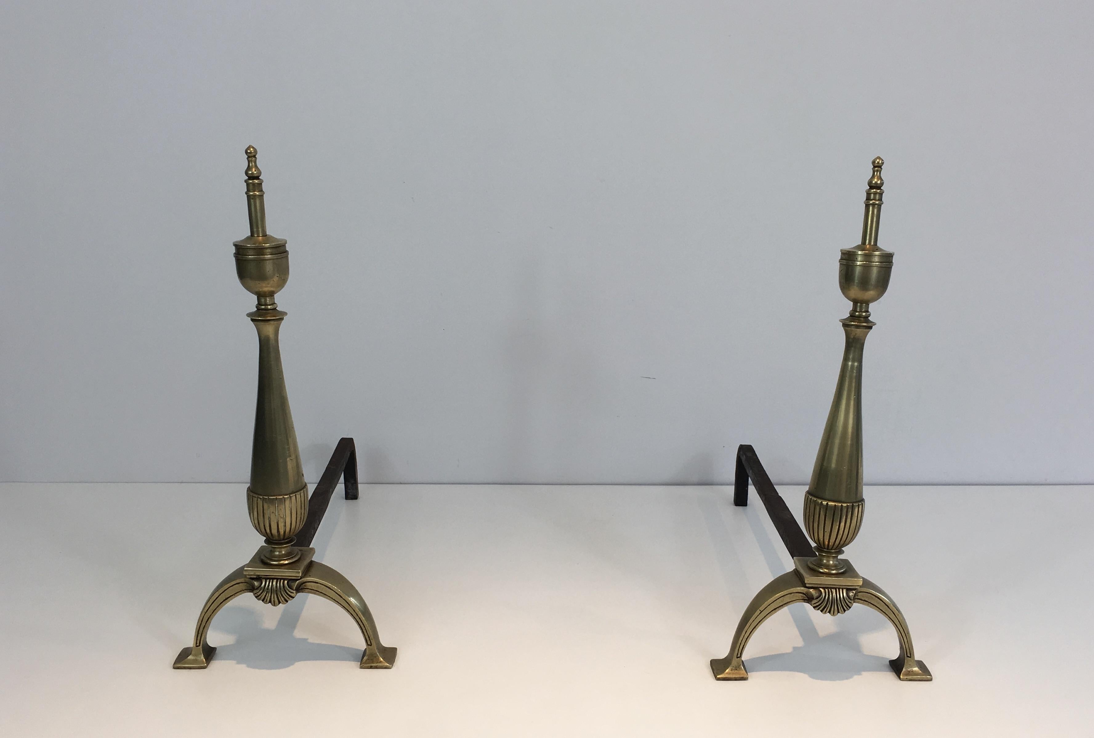 Pair of Neoclassical Brass and Wrought Iron Andirons, French, circa 1940 In Good Condition For Sale In Marcq-en-Barœul, Hauts-de-France