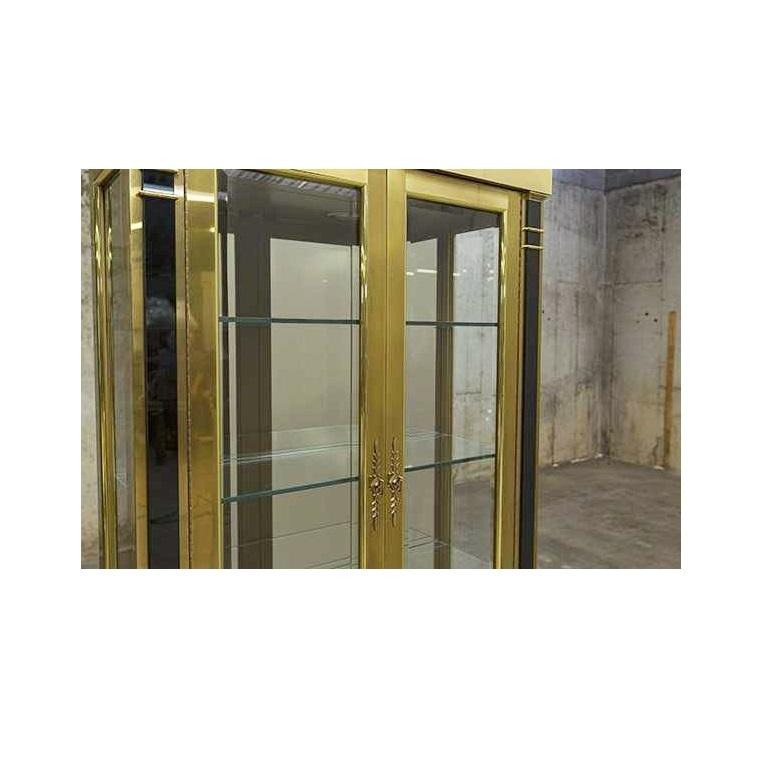 Two Neoclassical Brass Vitrine Cabinets by Mastercraft In Good Condition For Sale In Dallas, TX