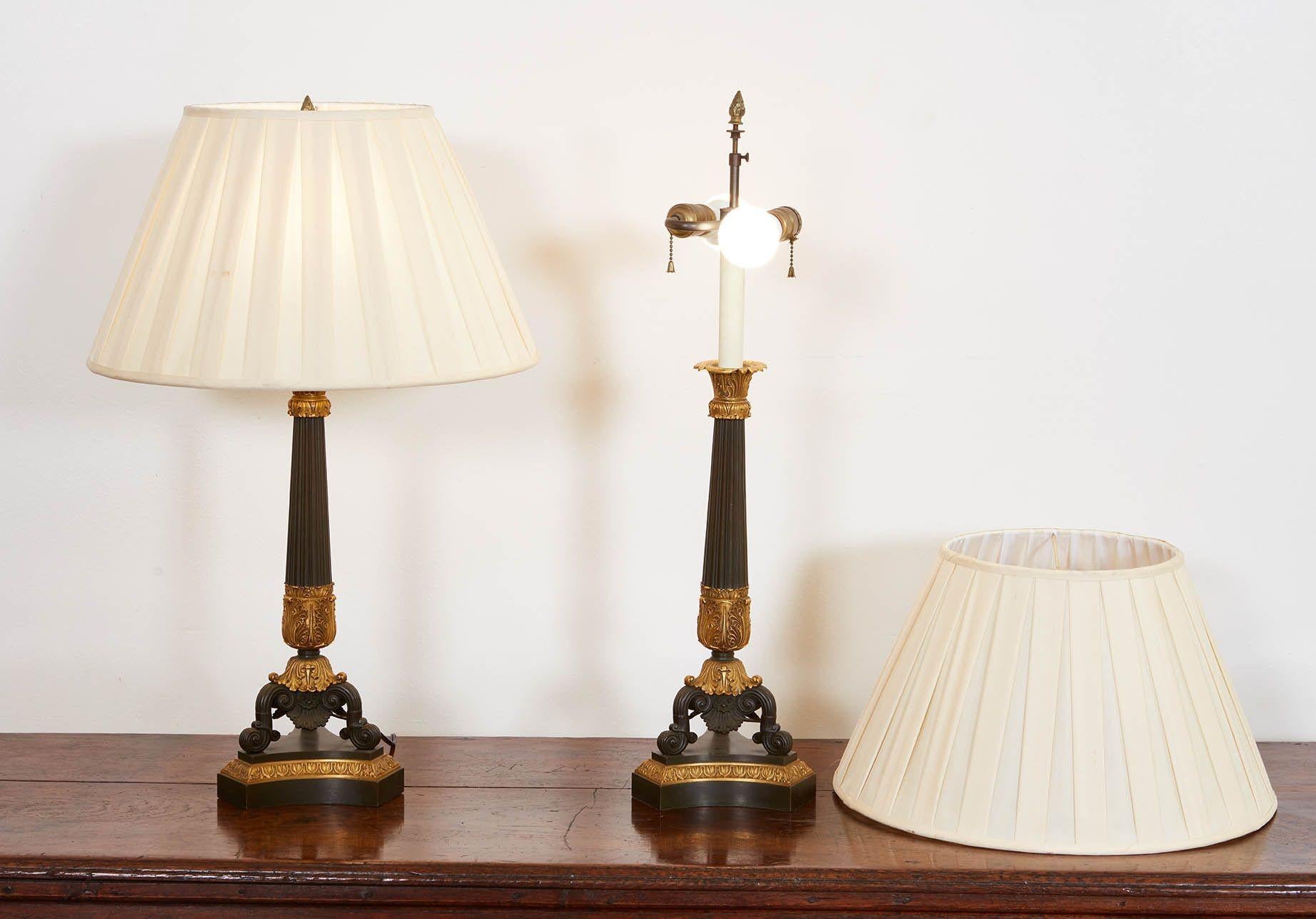 Paar neoklassizistische Bronze- und Ormolu-Tischlampen 1