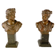 Paar neoklassizistische Bronzebüsten Apollo und Diana aus Bronze, montiert auf schwarzem Marmor