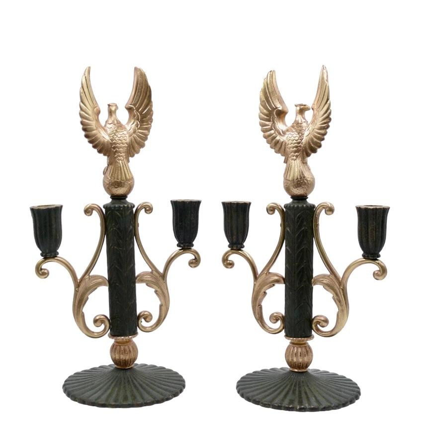 Neoclassical Pair of neoclassical bronze candelabra with eagle For Sale