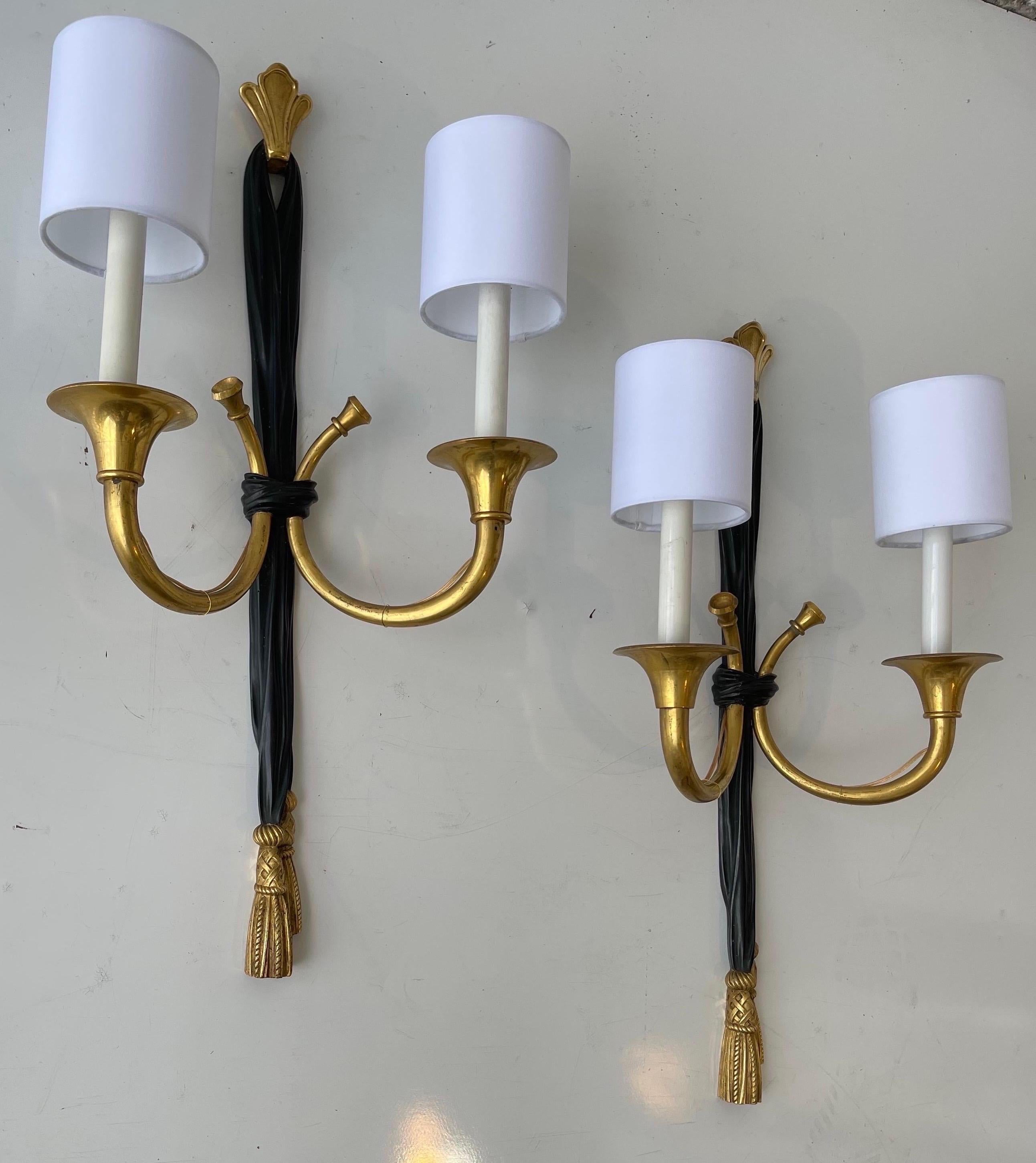 Pair of Neoclassical Bronze Sconces by Maison Delisle In Good Condition For Sale In Miami, FL