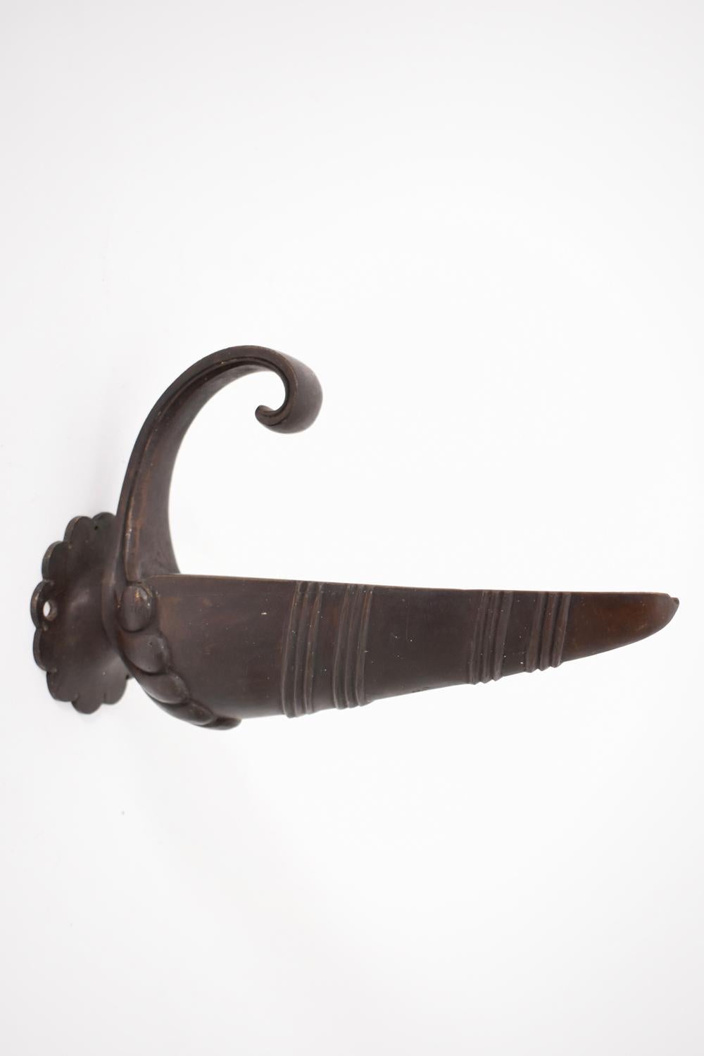 Coppia di appliques neoclassiche in bronzo, anni '20. In condizioni ottime in vendita a Lisboa, PT