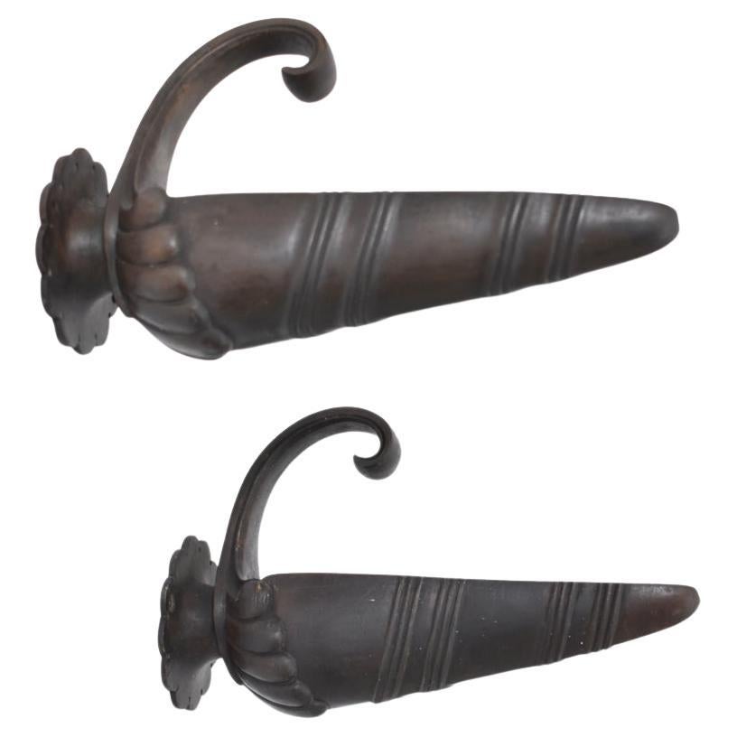 Paire d'appliques murales néoclassiques en bronze, années 1920