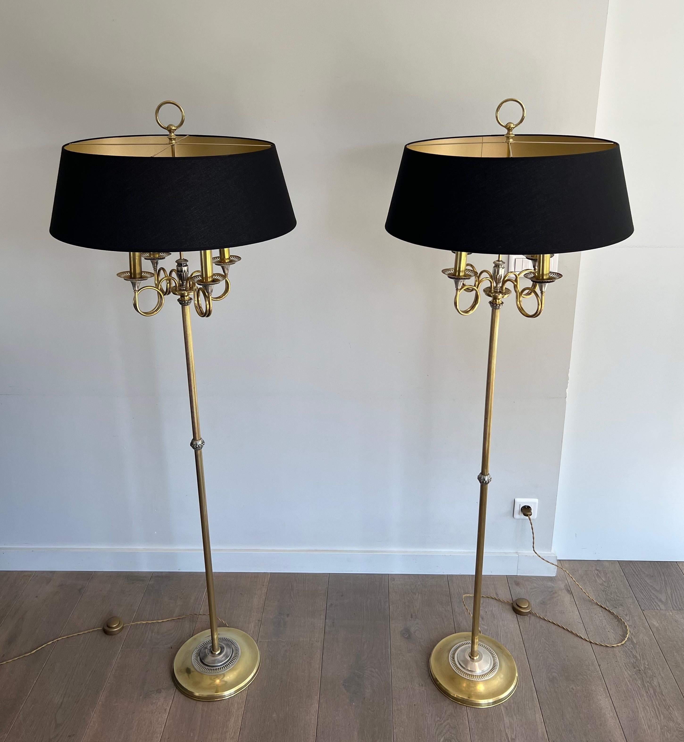 Paire de lampadaires néoclassiques en acier brossé et laiton dans le style de M. Charles en vente 4