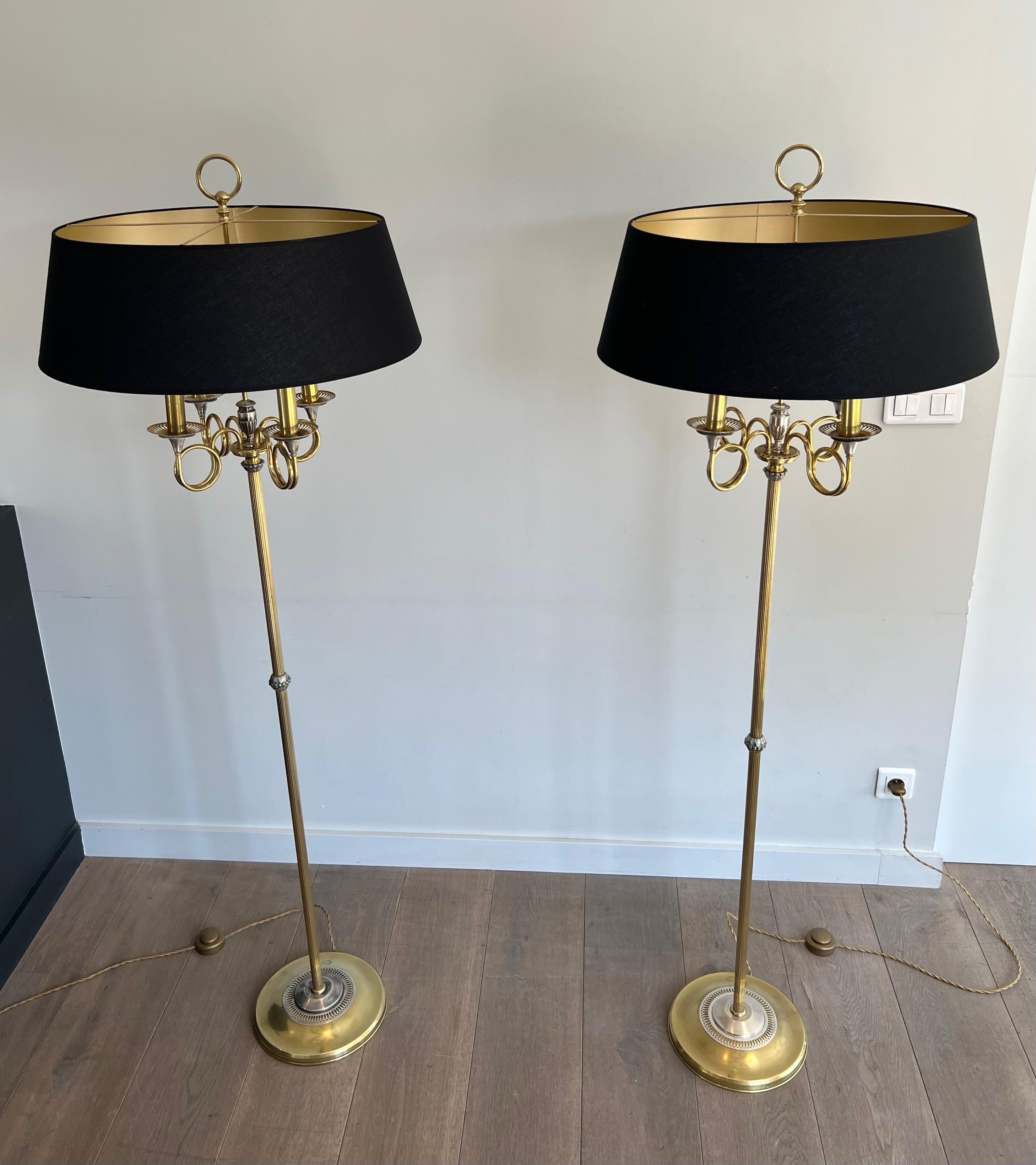 Paire de lampadaires néoclassiques en acier brossé et laiton dans le style de M. Charles en vente 11