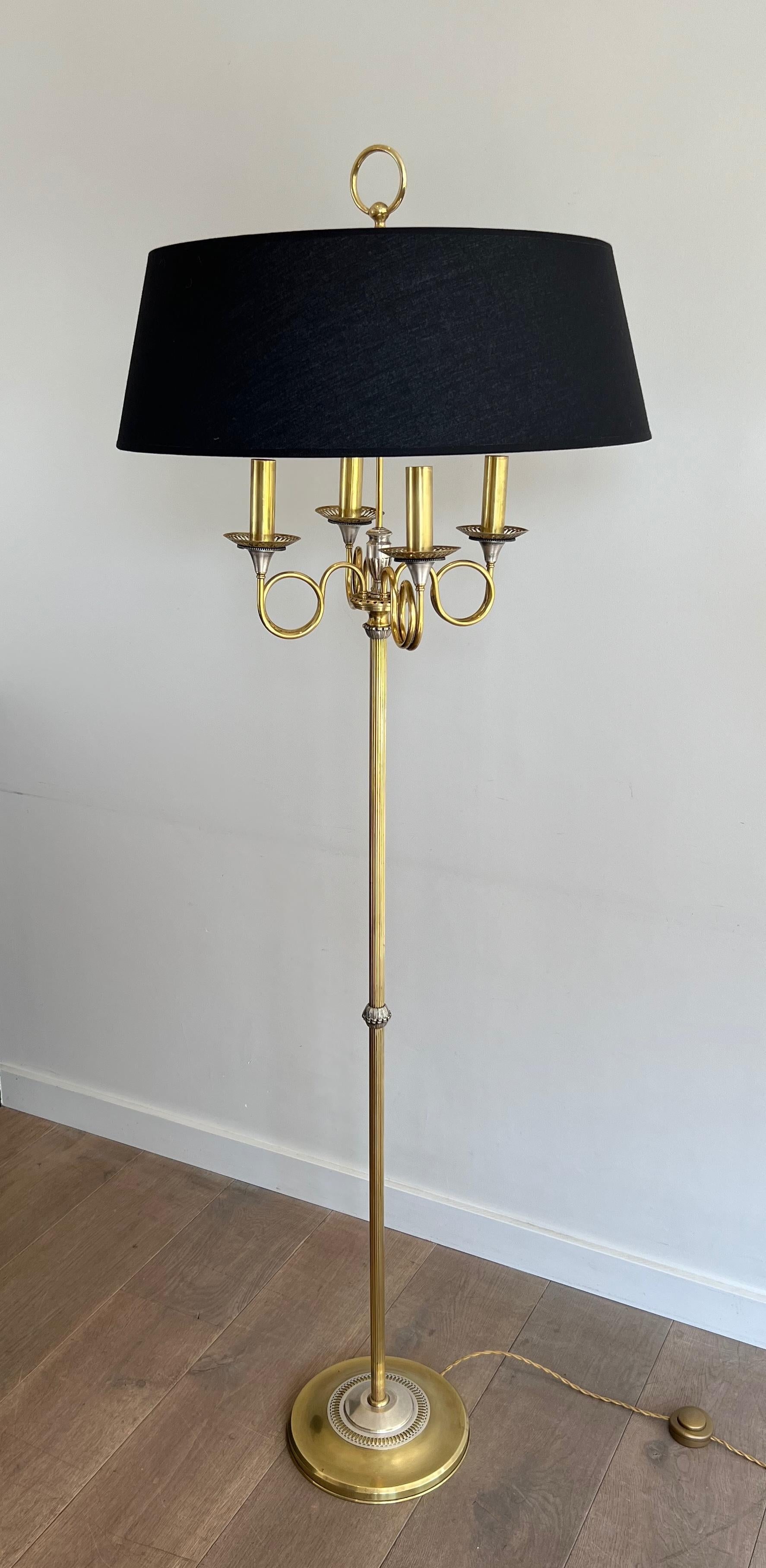Français Paire de lampadaires néoclassiques en acier brossé et laiton dans le style de M. Charles en vente