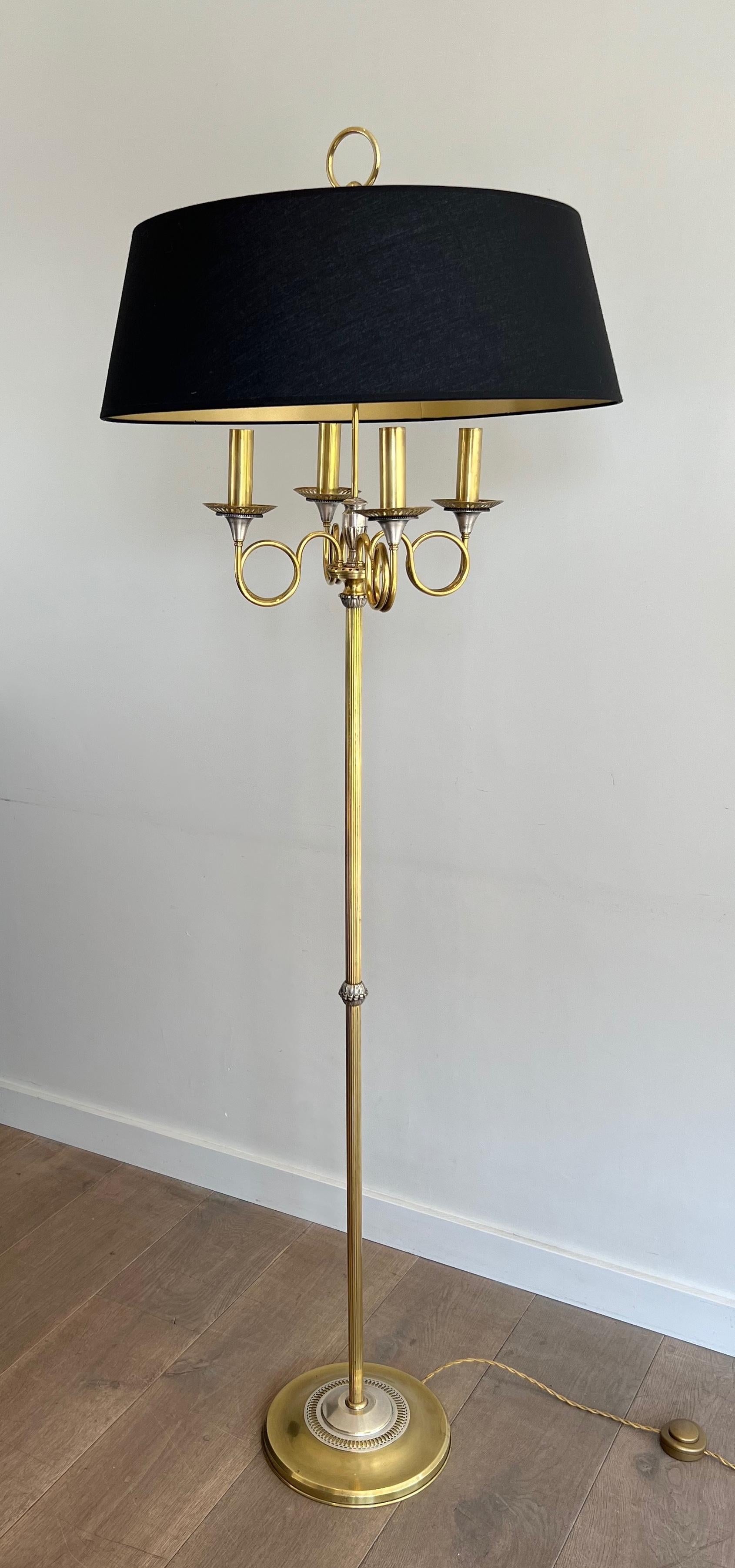 Brossé Paire de lampadaires néoclassiques en acier brossé et laiton dans le style de M. Charles en vente