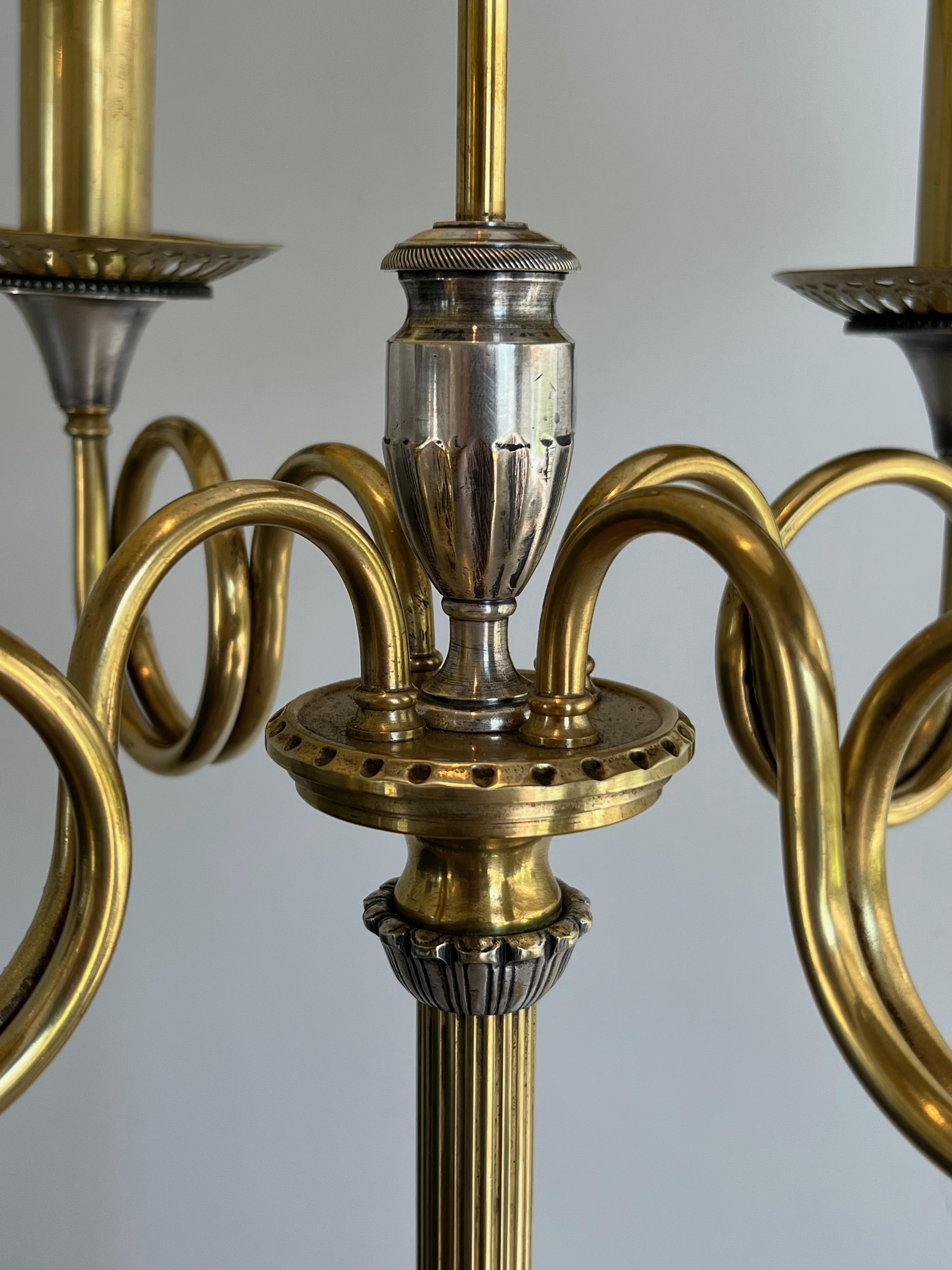 Paire de lampadaires néoclassiques en acier brossé et laiton dans le style de M. Charles en vente 1