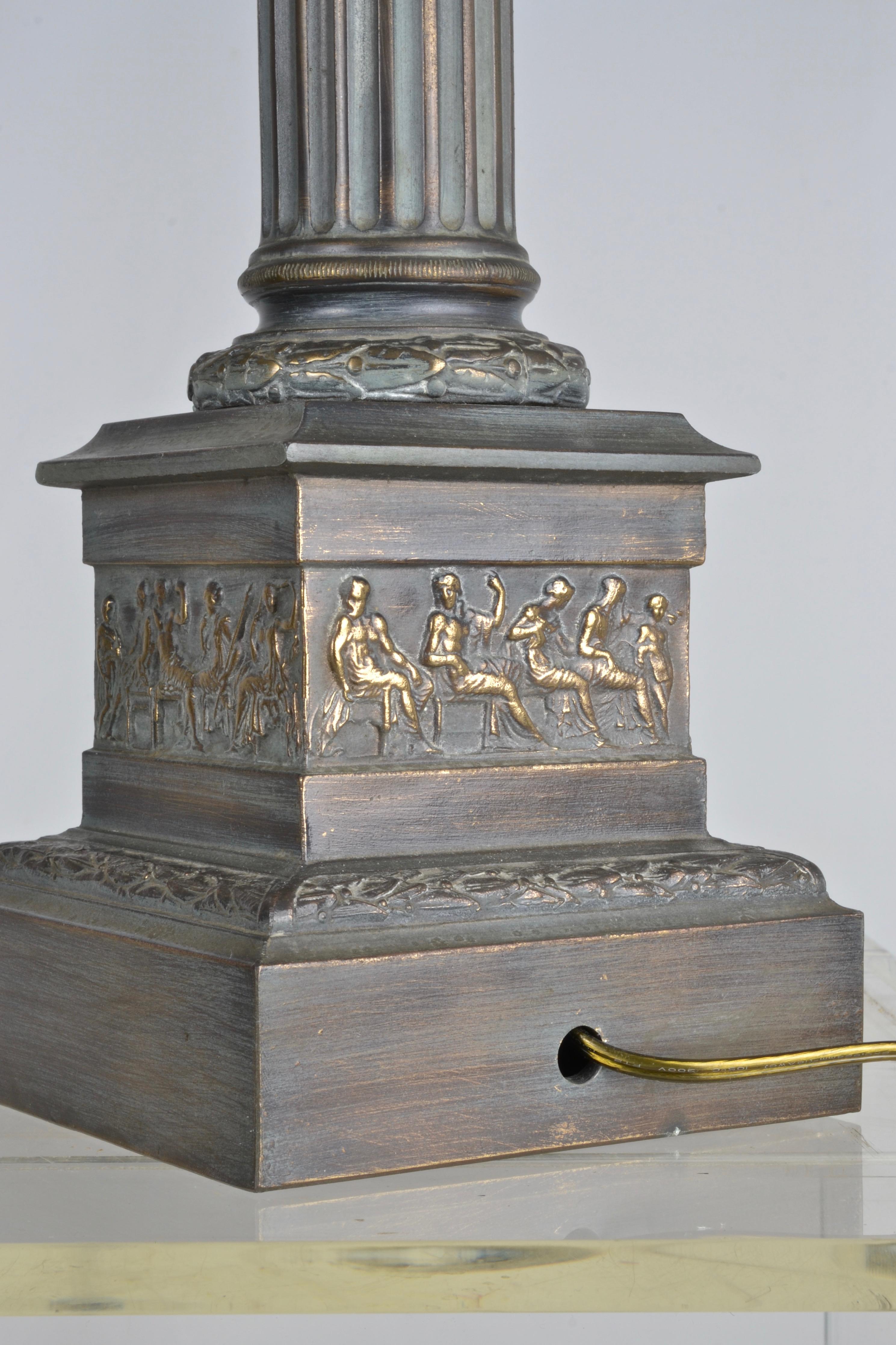 Métal Paire de lampes à colonne néoclassiques, États-Unis, vers les années 1950 en vente