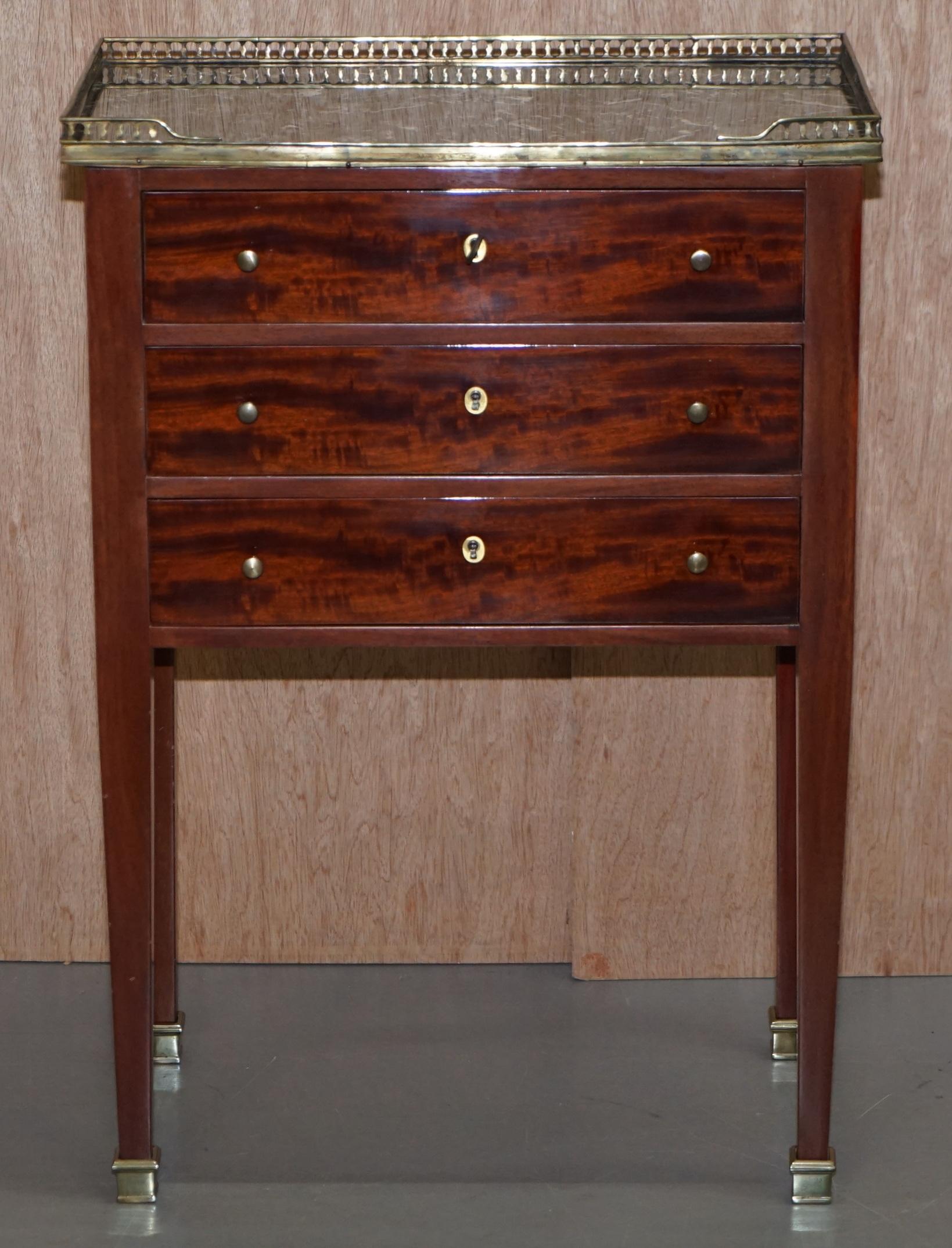 English Pair of Neoclassical Cuban Hardwood Marble Topped Brass Gallery Rail Side Tables