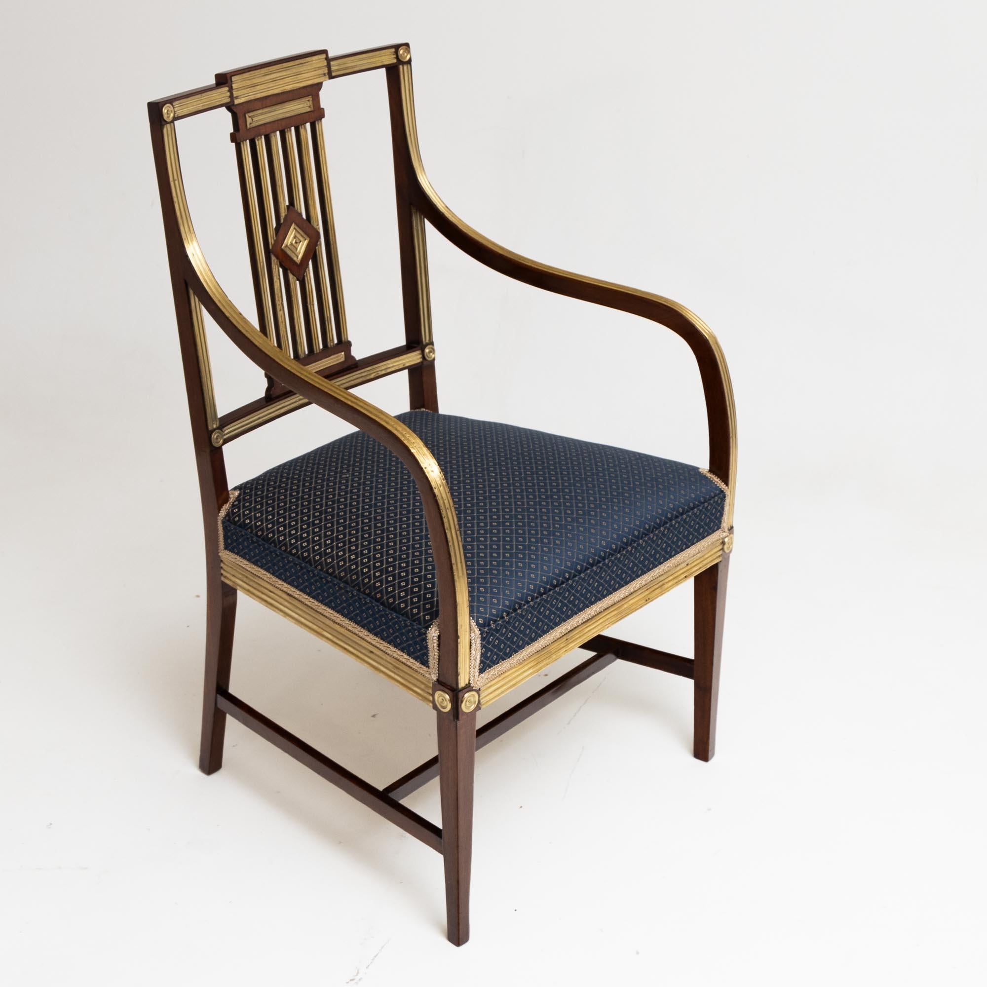 Paire de chaises de salle à manger néoclassiques, laiton, États baltes, fin du XVIIIe siècle en vente 4