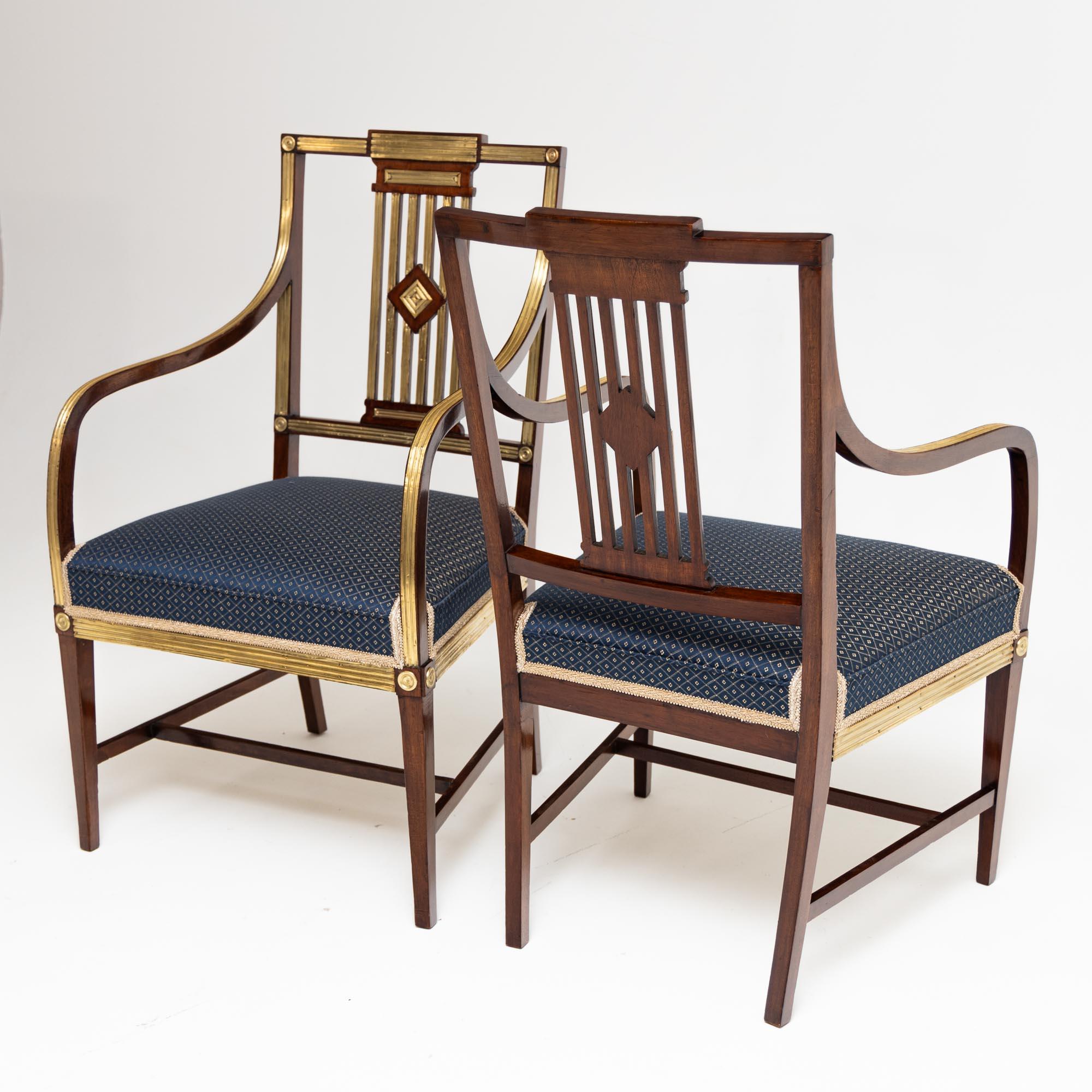 Paire de chaises de salle à manger néoclassiques, laiton, États baltes, fin du XVIIIe siècle en vente 1