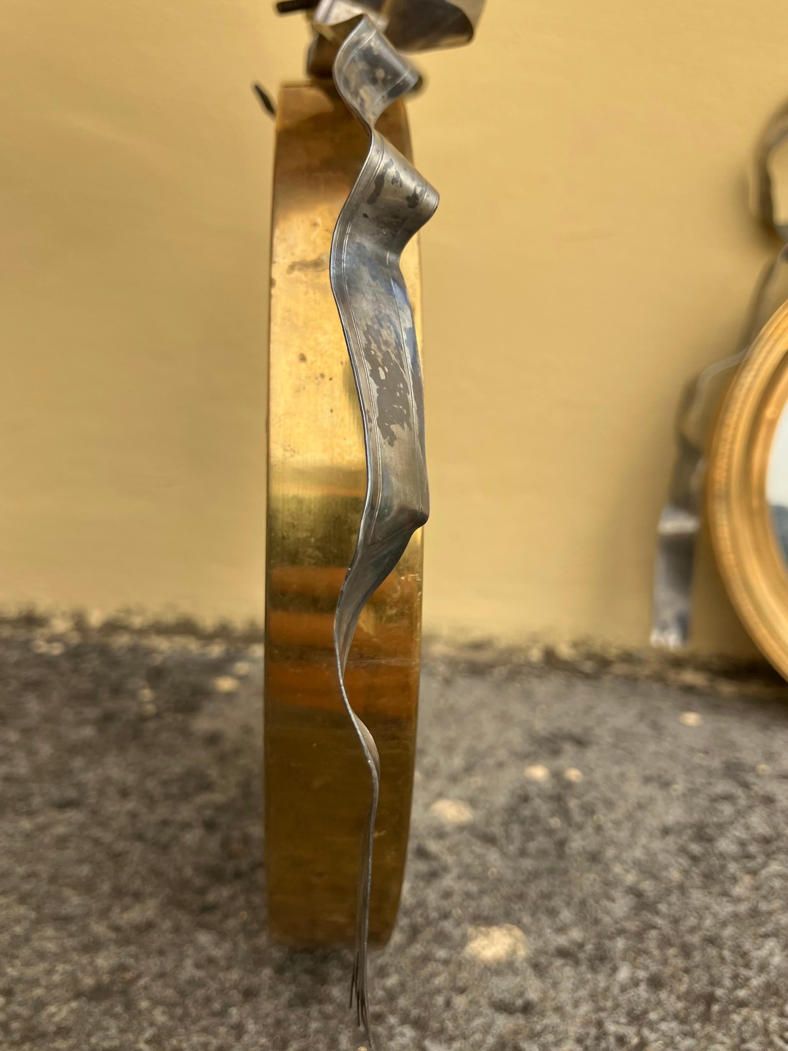 Coppia di specchi neoclassici in bronzo dorato e argento a nastro In condizioni buone in vendita a New York, NY