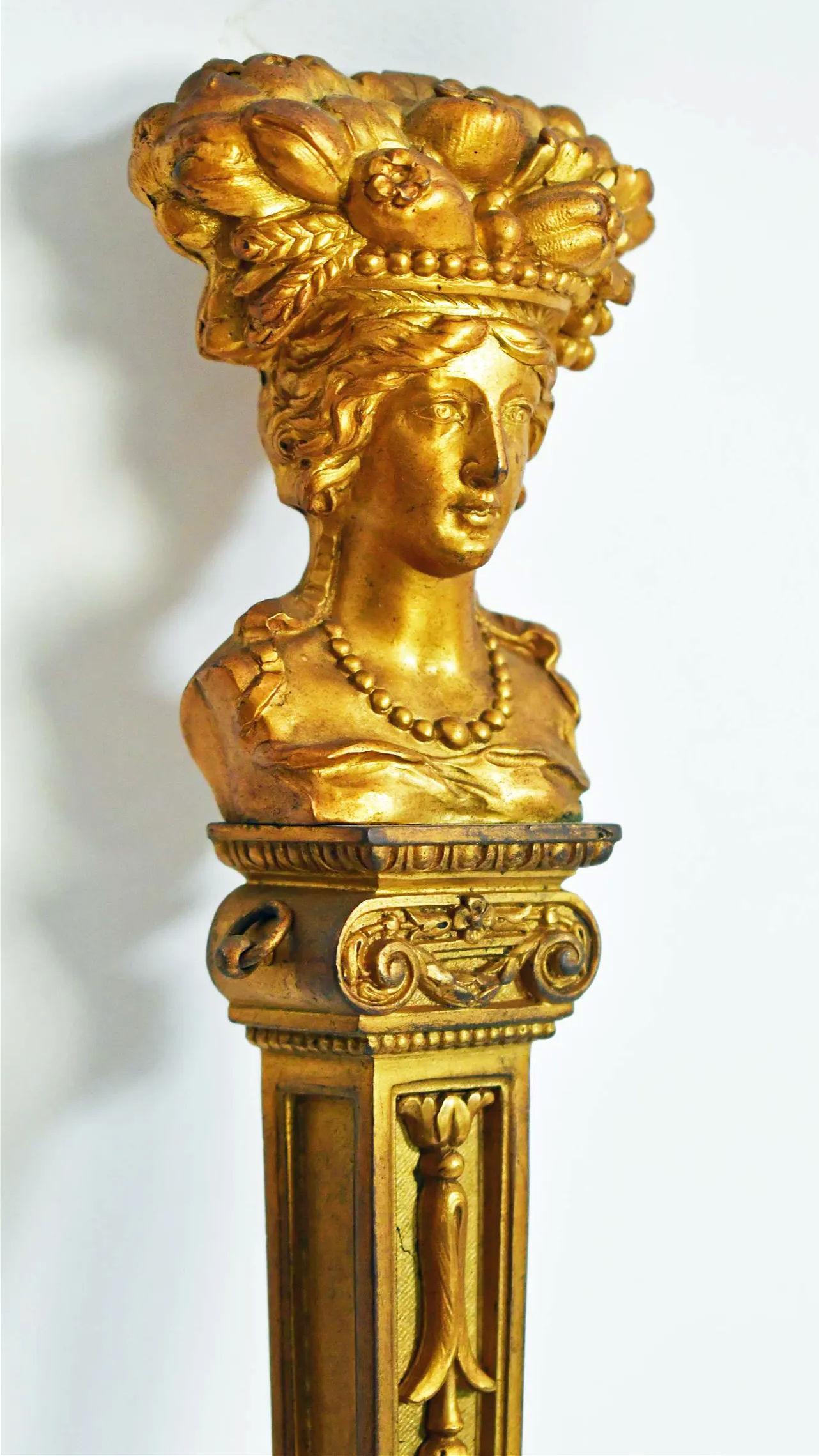 Paar sehr hochwertige französische neoklassizistische vergoldete Bronzewandleuchter aus dem 19.