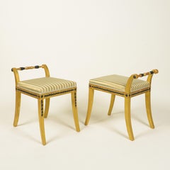 Paire de bancs néoclassiques en bois doré et en ébène