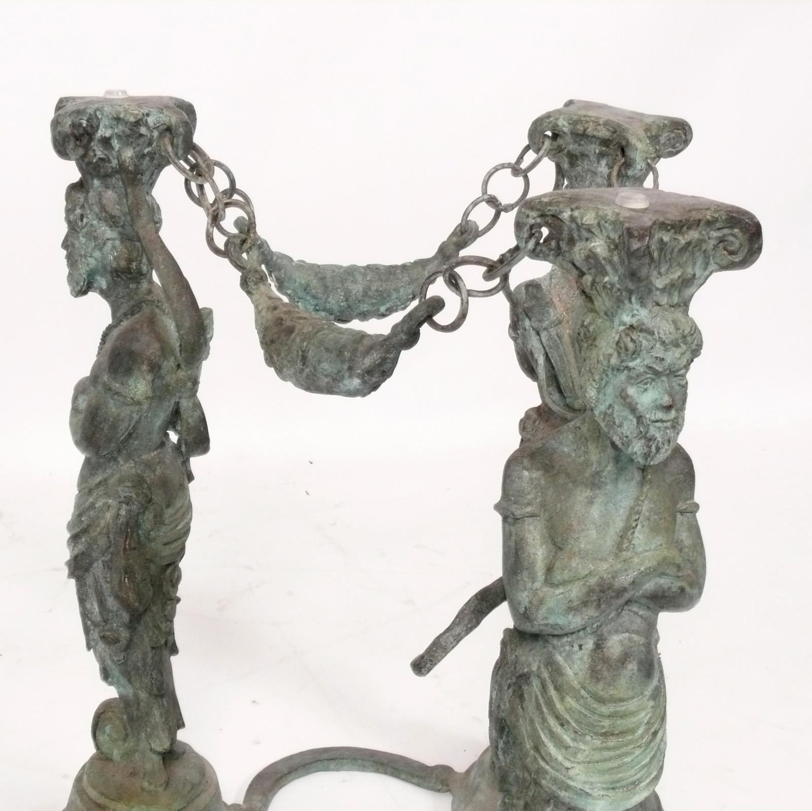 Paar neoklassizistische griechische Bronze-Beistelltische (Griechisch) im Angebot
