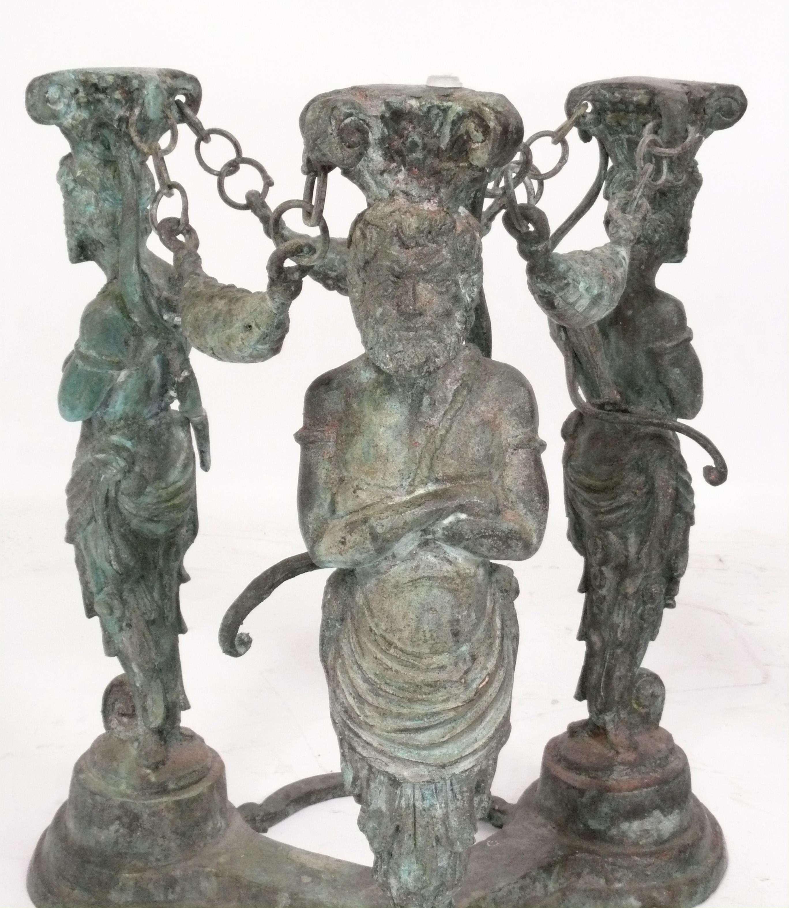Milieu du XXe siècle Paire de tables d'appoint néoclassiques grecques en bronze en vente
