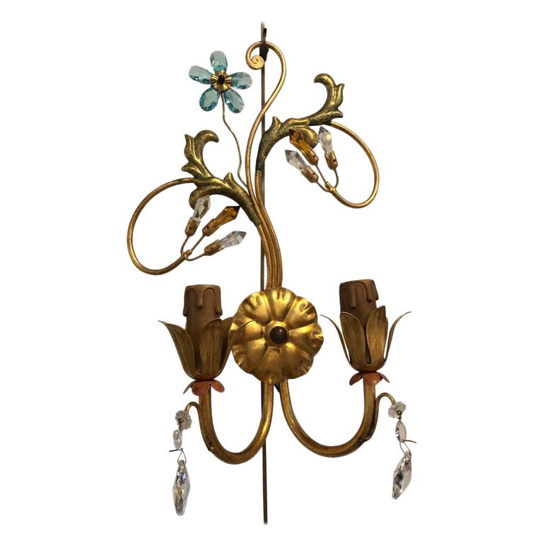 A pair of neoclassical handcrafted Italian gilt metal and crystal sconces by Alba Lamp Company.
Neoclassical handcrafted Italian gilt metal and crystal wall sconces having a matching Chandelier sold separately. This sleek and stylish Murano crystal