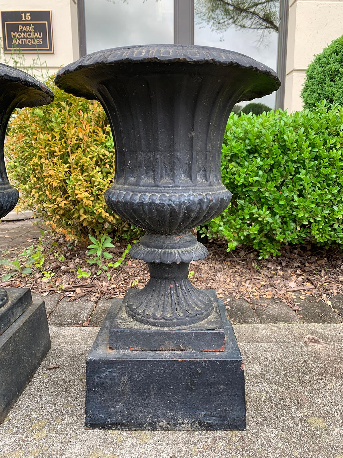 Pair of Neoclassical Iron Urns with Stands, circa 1900 In Good Condition In Atlanta, GA
