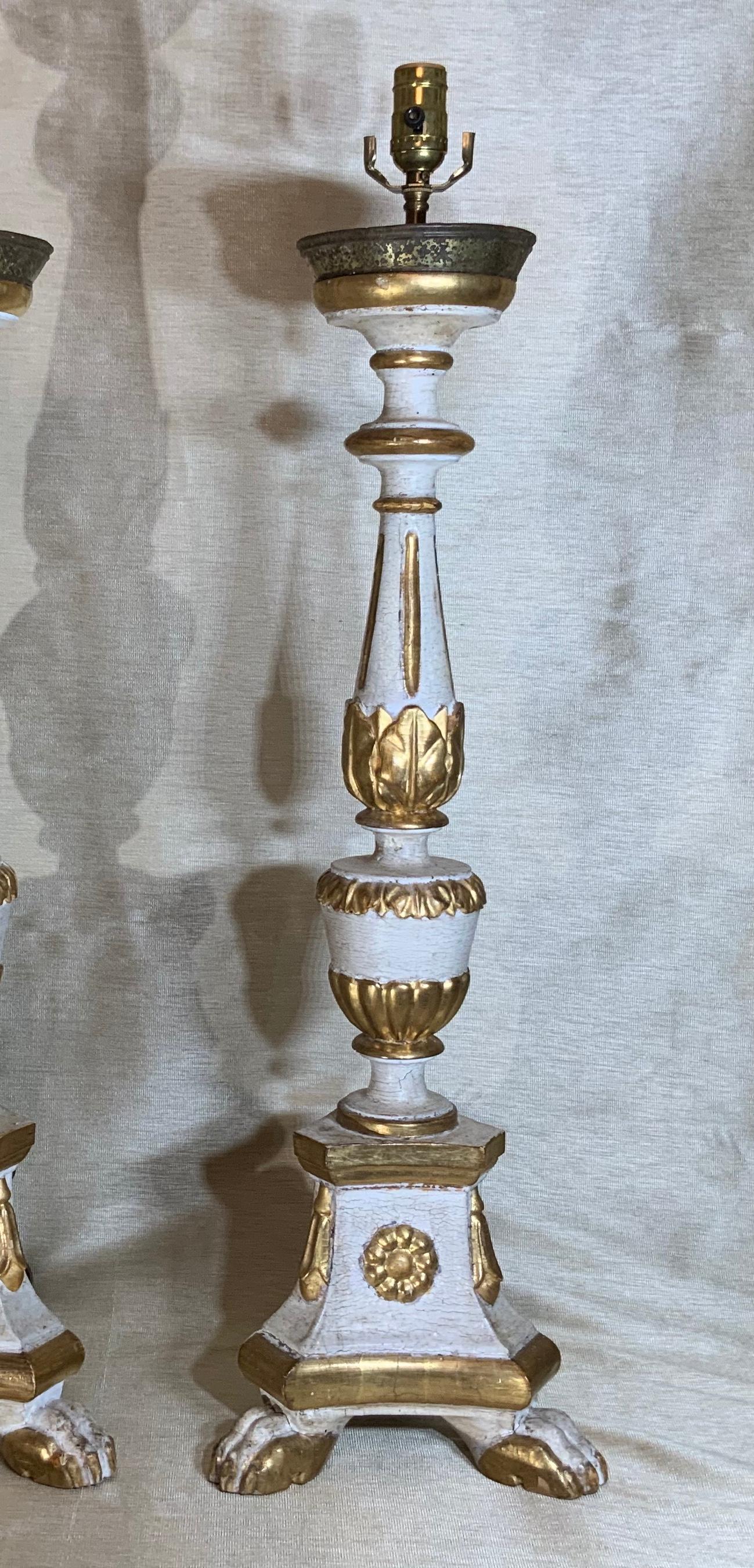 Pair of Neoclassical Italian Carved Gold Giltwood Candlestick Table Lamps In Good Condition For Sale In Delray Beach, FL