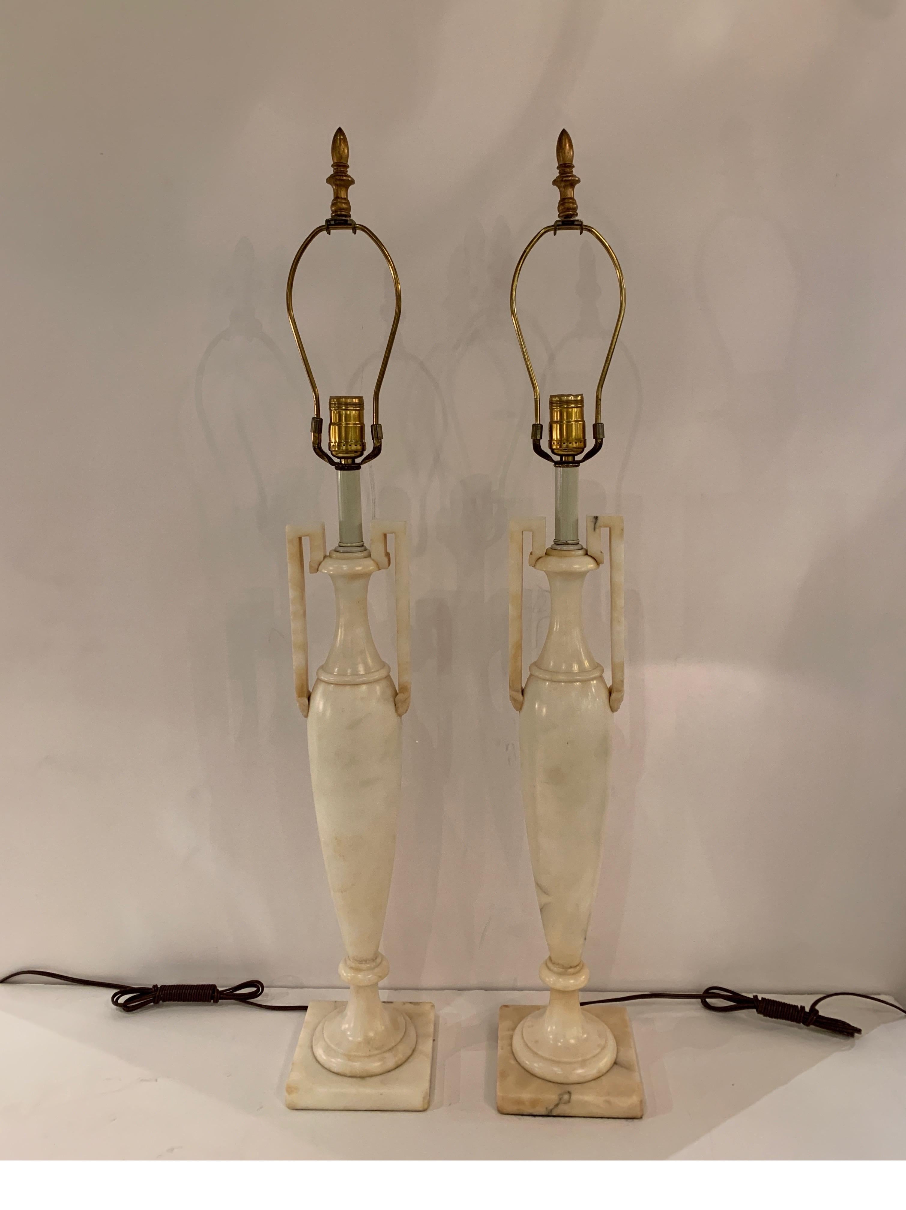 Pair of Neoclassical Italian Marble Lamps In Good Condition In Lambertville, NJ