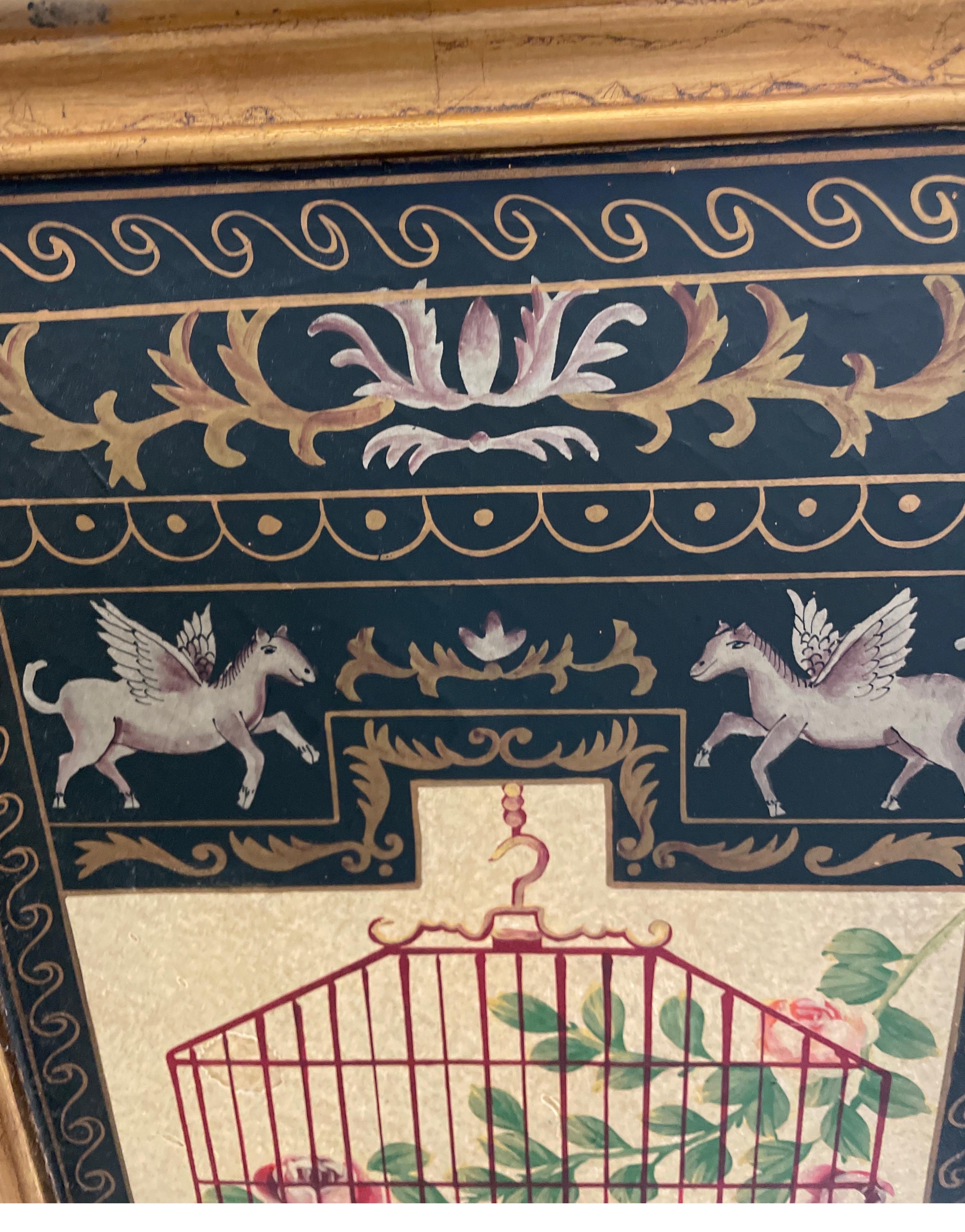 Paar neoklassizistische italienische bemalte Wandtafeln mit gegenüberliegenden Vögeln (Holz) im Angebot