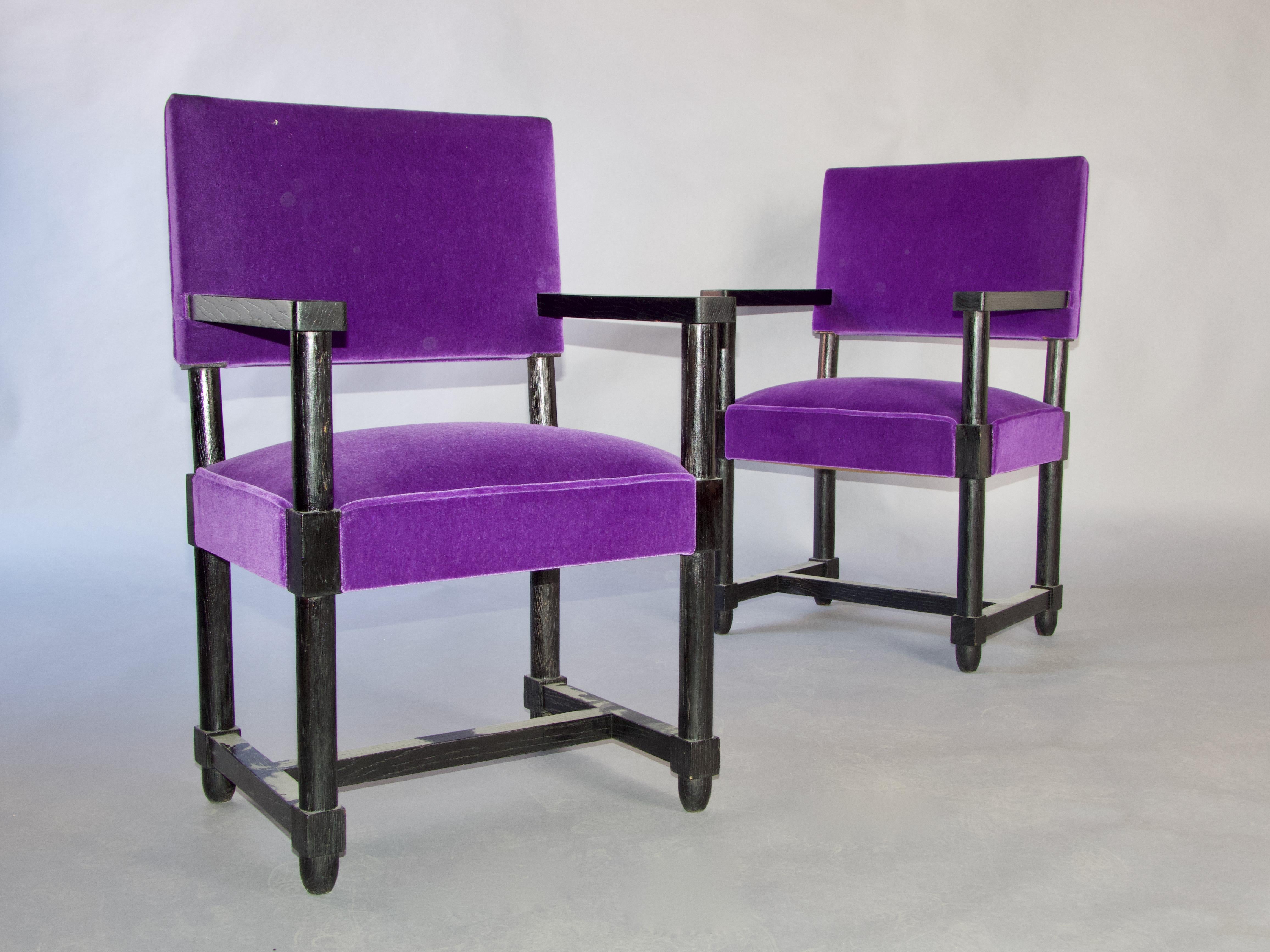 Coppia di poltrone neoclassiche in legno e tessuto Jacques Adnet 