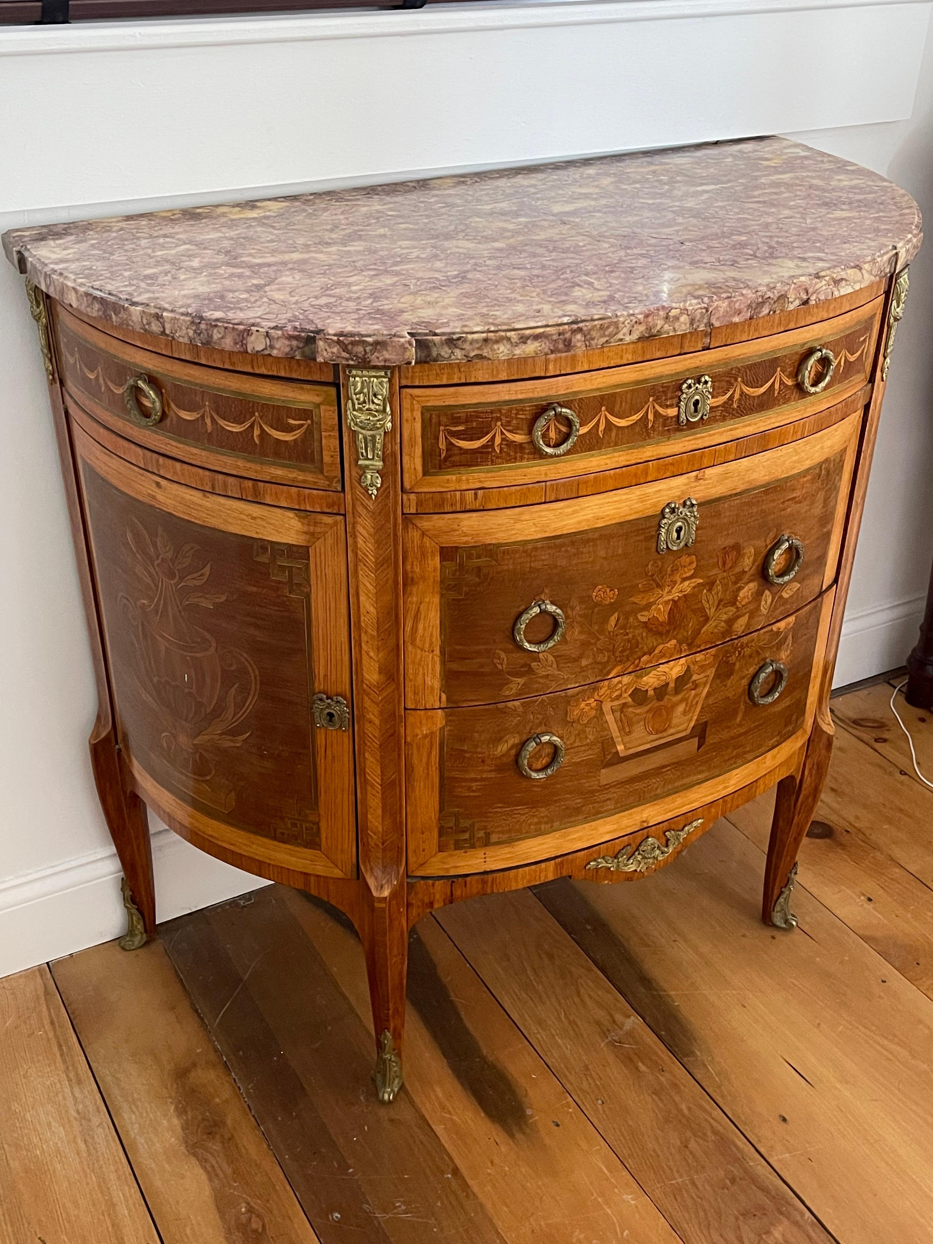 Pair of Neoclassical Kingwood Demi-Lune Commodes In Good Condition For Sale In Essex, MA
