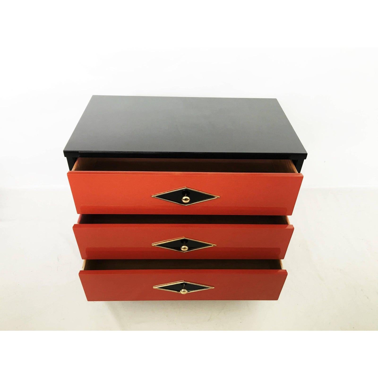 Legno Coppia di cassapanche o commodes neoclassiche laccate in vendita