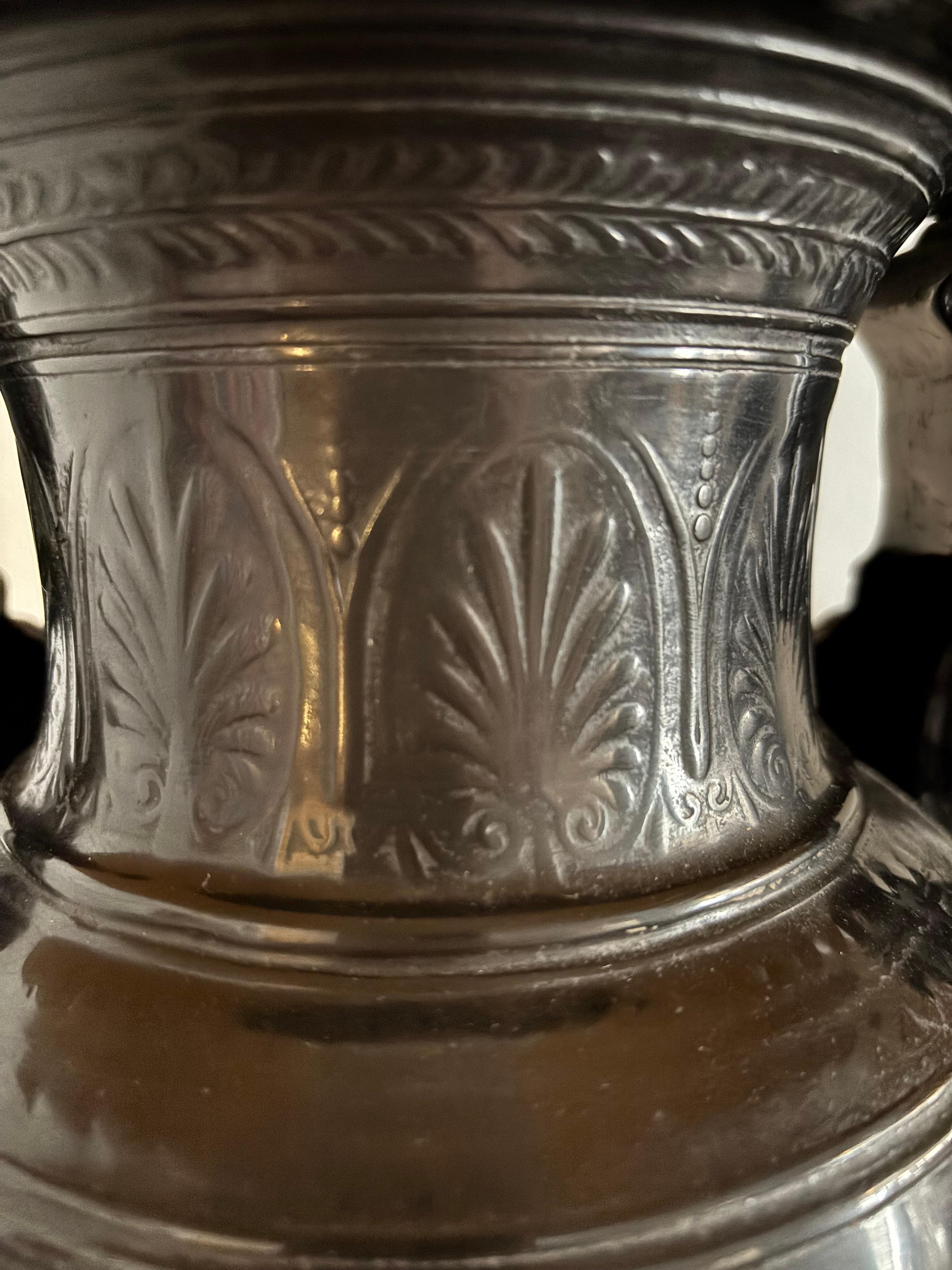 Pair of Neoclassical Lamps Antique Vase Decor, Black Resin, Circa 1970, France In Good Condition For Sale In Nice, Cote d' Azur