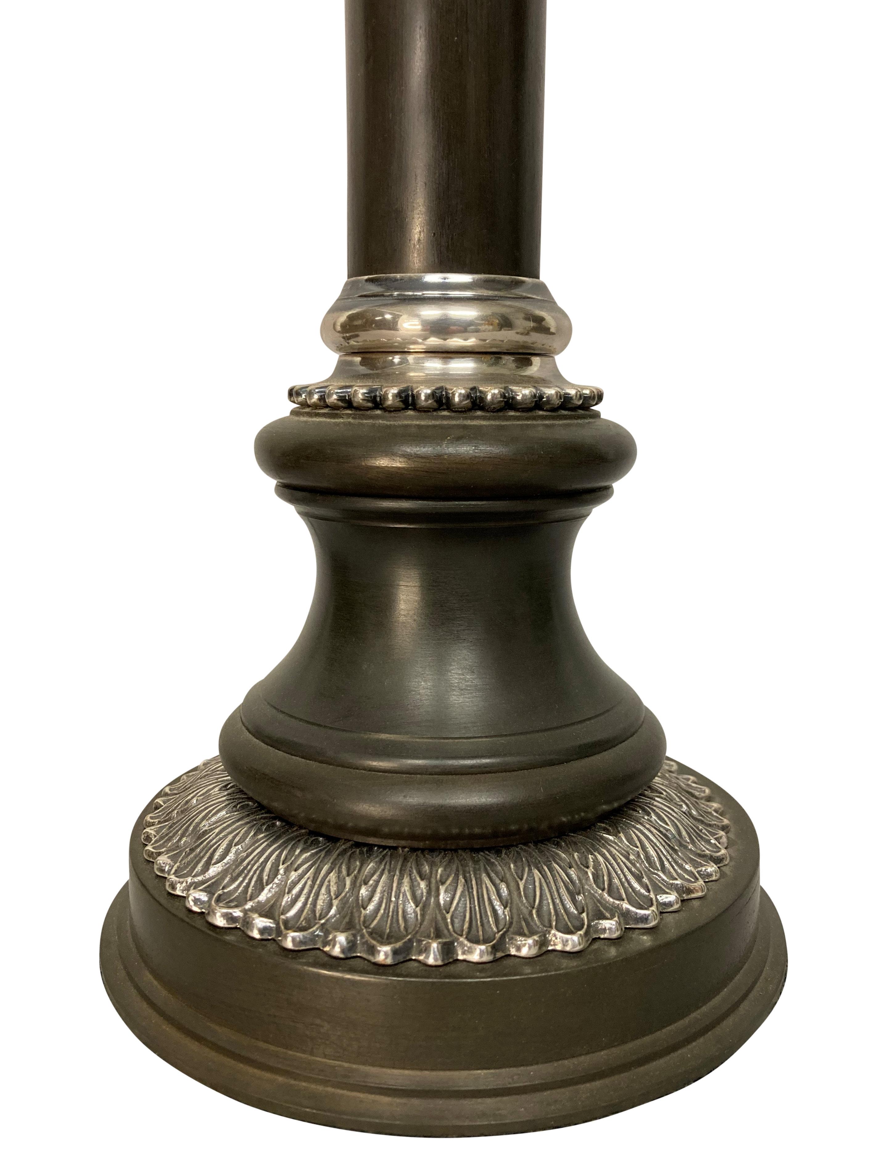 Neoklassizistisches Paar Lampen aus Silber und Bronze im Zustand „Gut“ im Angebot in London, GB