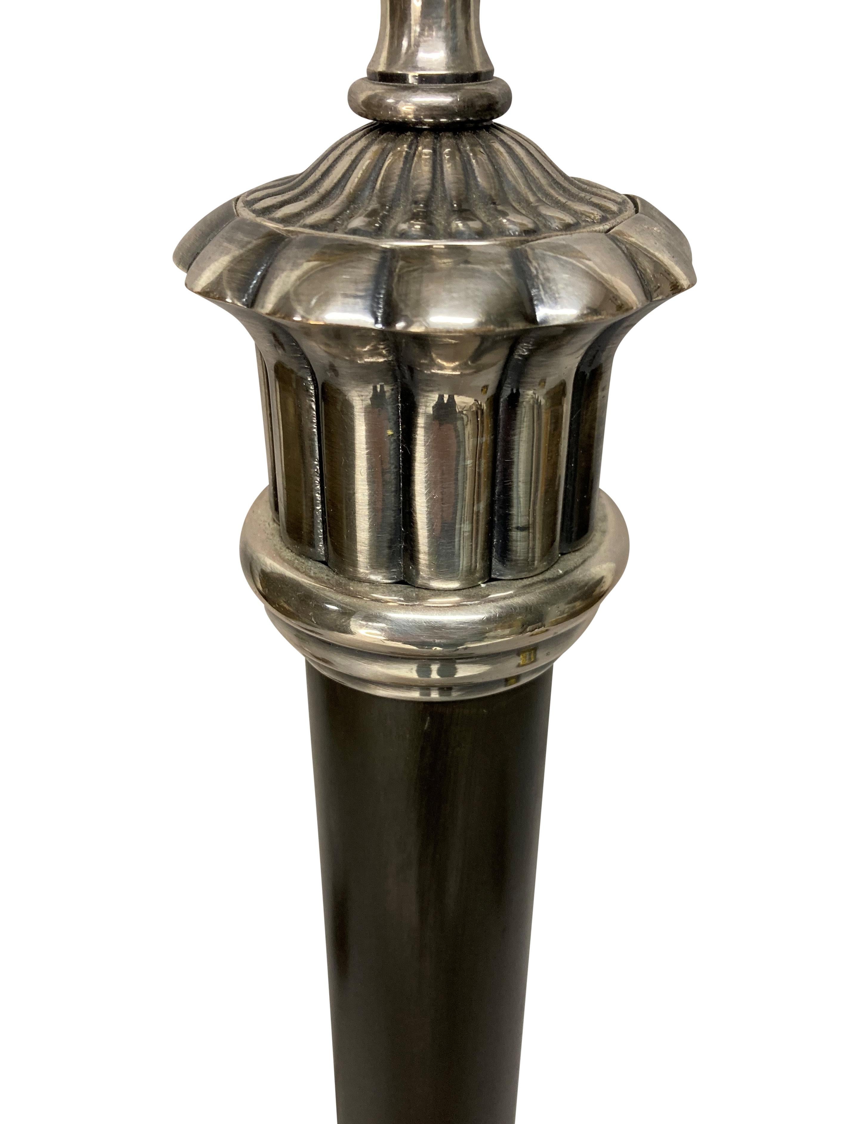 Neoklassizistisches Paar Lampen aus Silber und Bronze (Ende des 20. Jahrhunderts) im Angebot