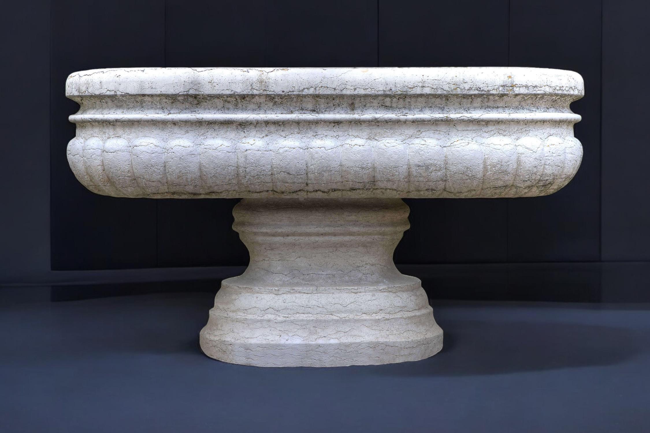Paire de grands vases néoclassiques sculptés en pierre de Istria 1740' Bon état - En vente à Rome, IT