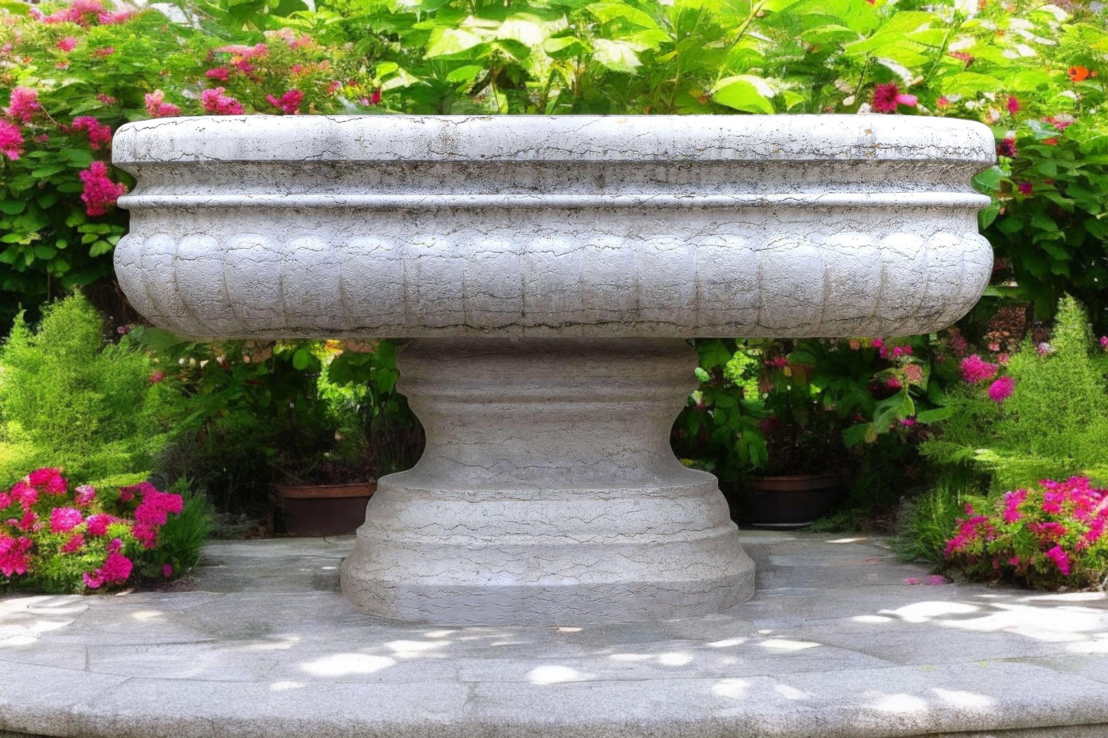 Pierre Paire de grands vases néoclassiques sculptés en pierre de Istria 1740' en vente
