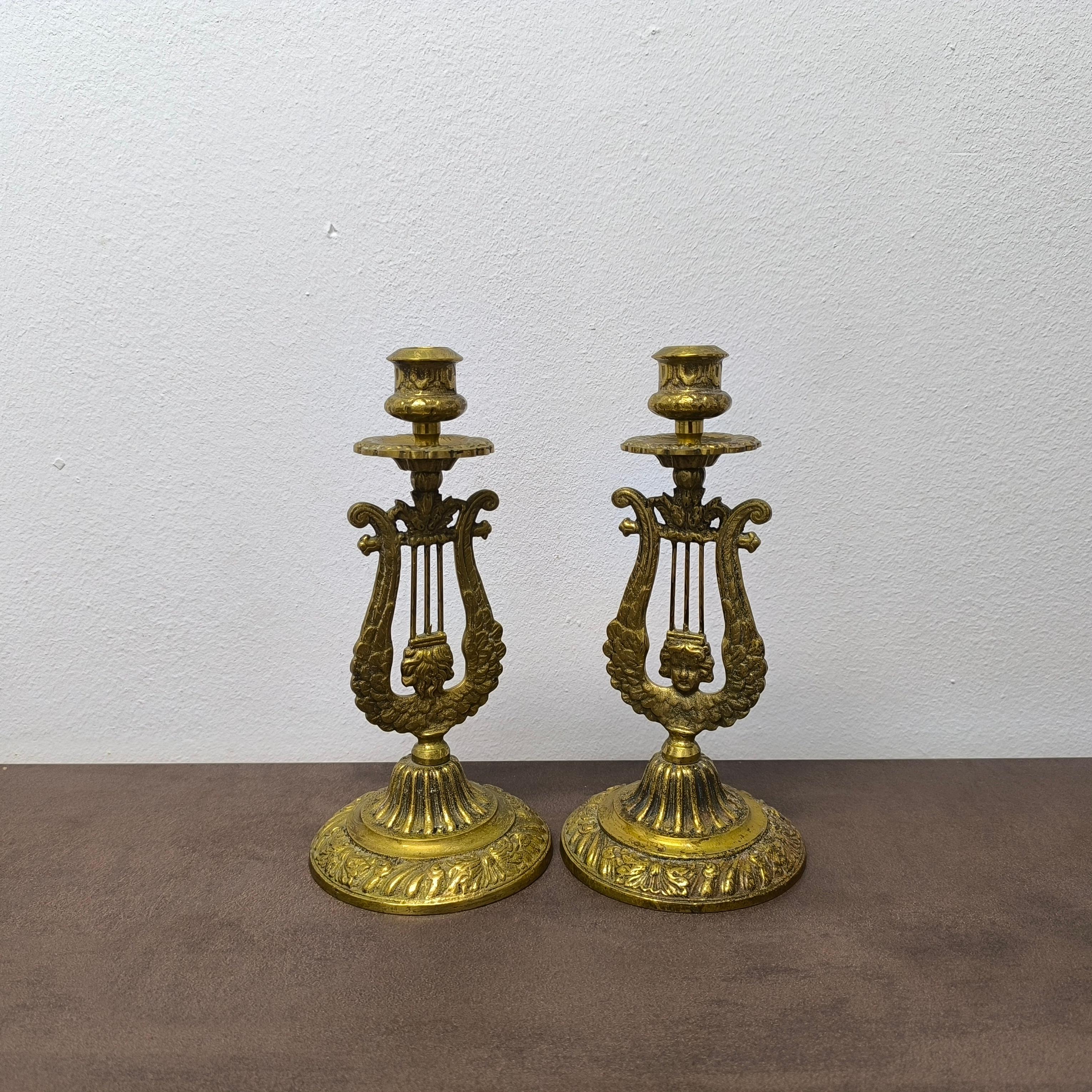 Pair of Neoclassical Lyre-Form Brass Candlesticks, Sculptural and Ornate In Good Condition For Sale In Bochum, NRW