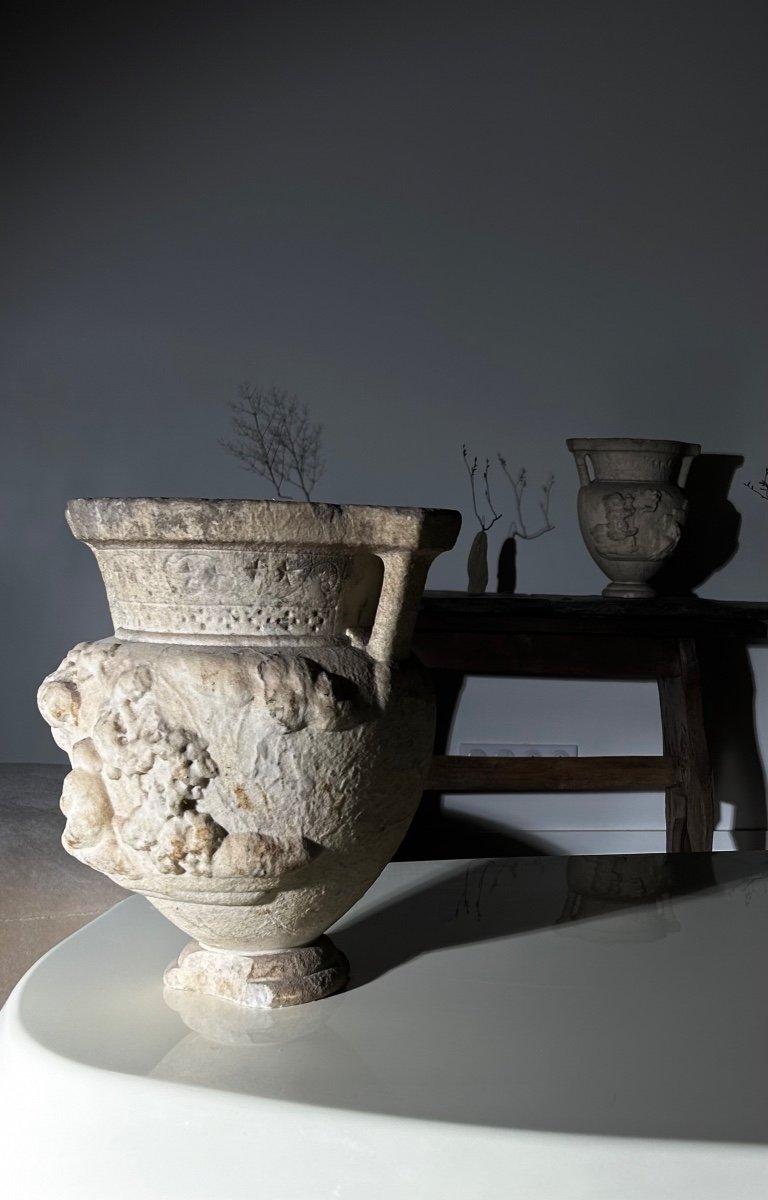 Pair of neoclassical marble vases, late 18th century early 19th century For Sale 4