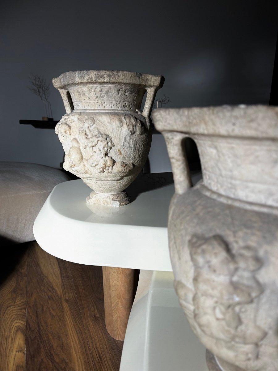 Italian Pair of neoclassical marble vases, late 18th century early 19th century For Sale