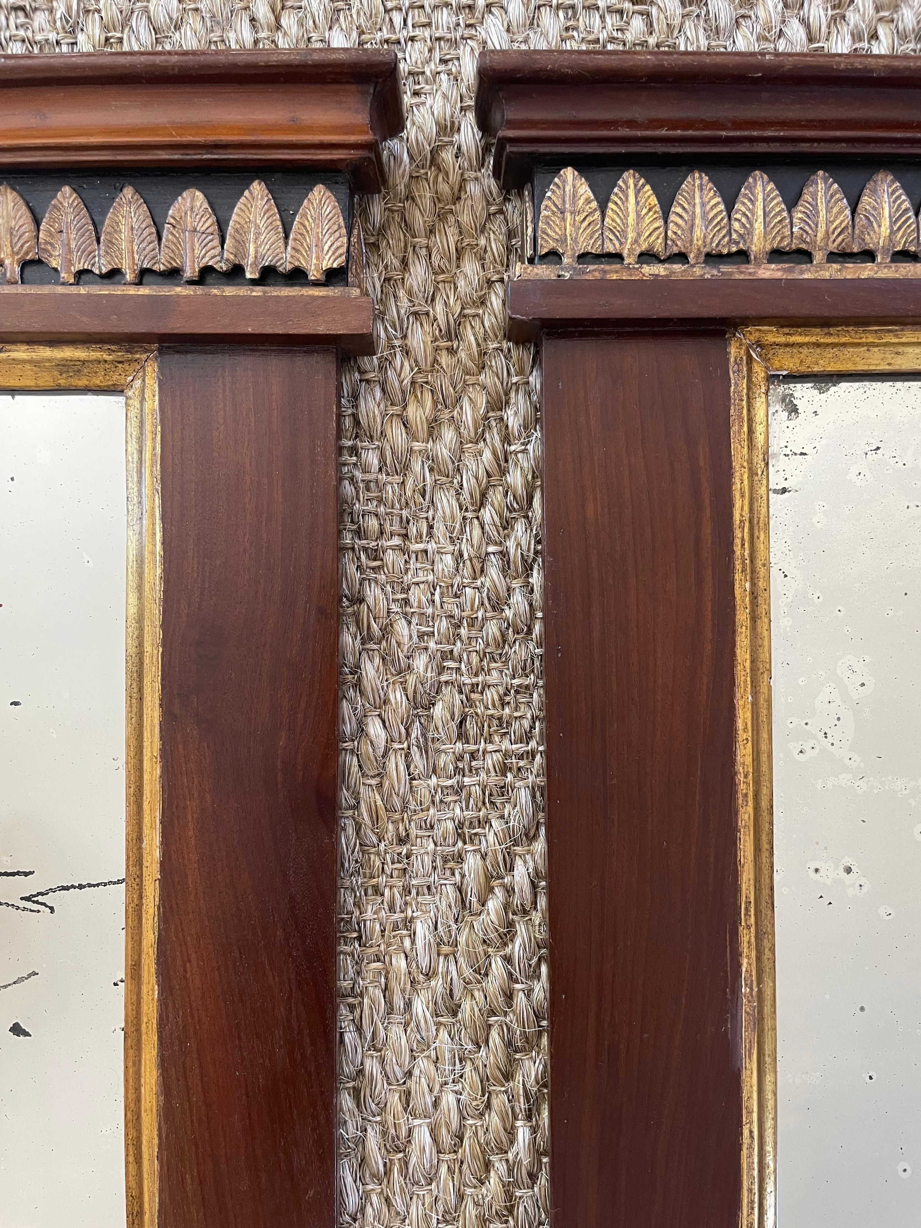 Sculpté à la main Paire de miroirs néoclassiques en vente