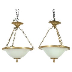 Paire de suspensions néoclassiques en bronze doré et verre dépoli