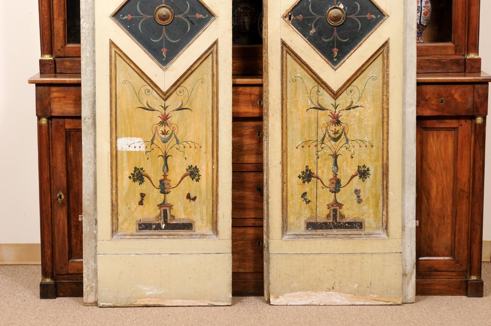 Ein Paar neoklassizistische bemalte Türen mit arabischem Design, um 1800 (Holz) im Angebot