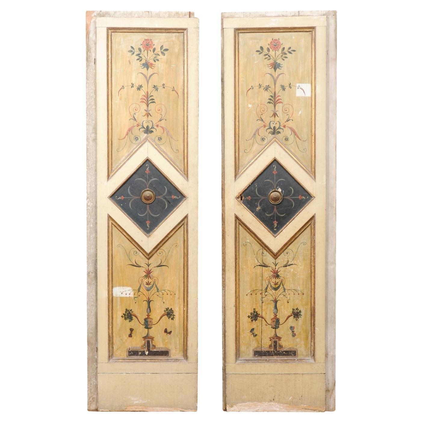 Pareja de puertas neoclásicas pintadas con diseños arabescos, ca. 1800 en venta