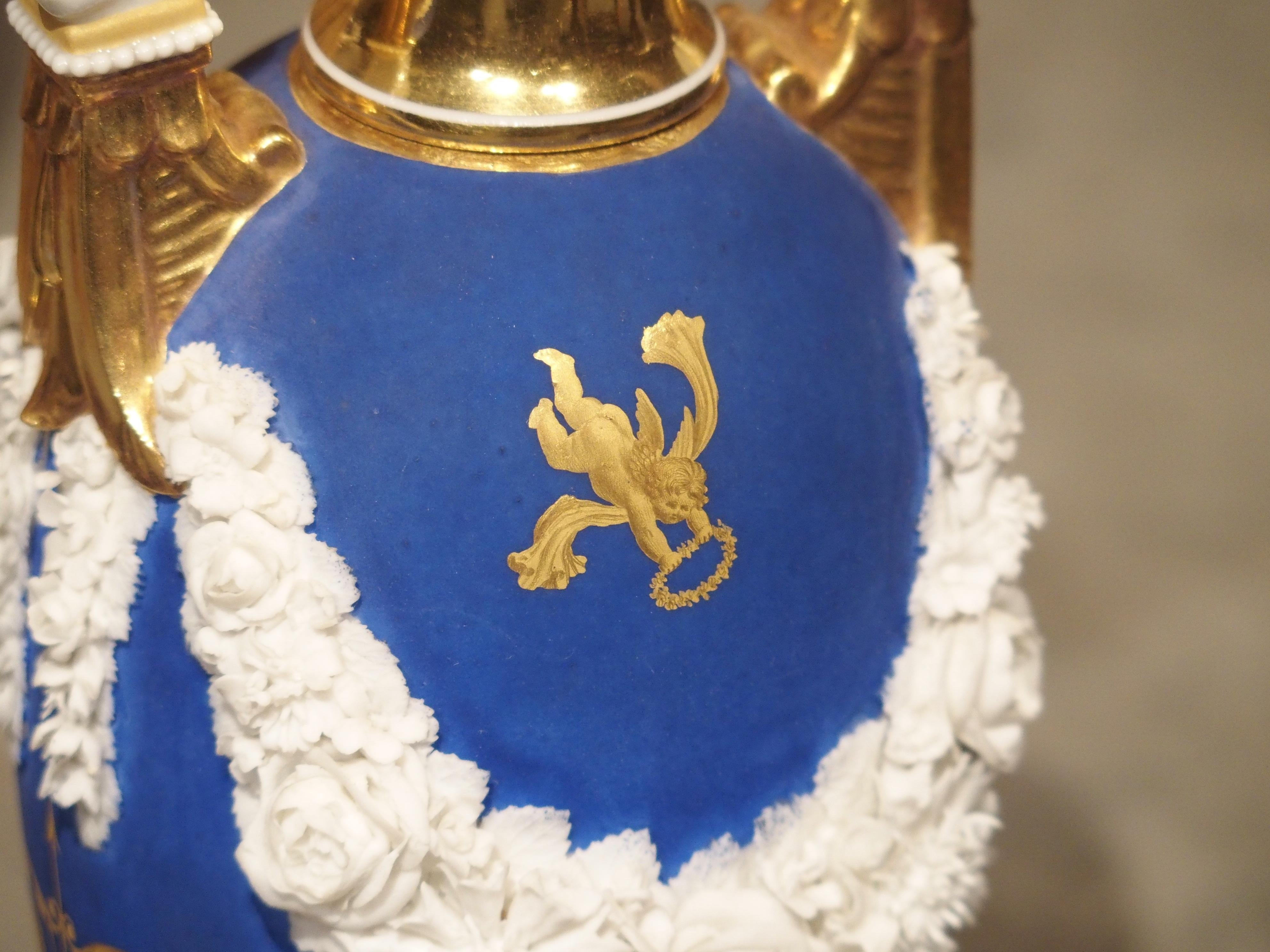 Paire de vases néoclassiques en porcelaine de Paris en bleu royal français:: début des années 1800 en vente 3