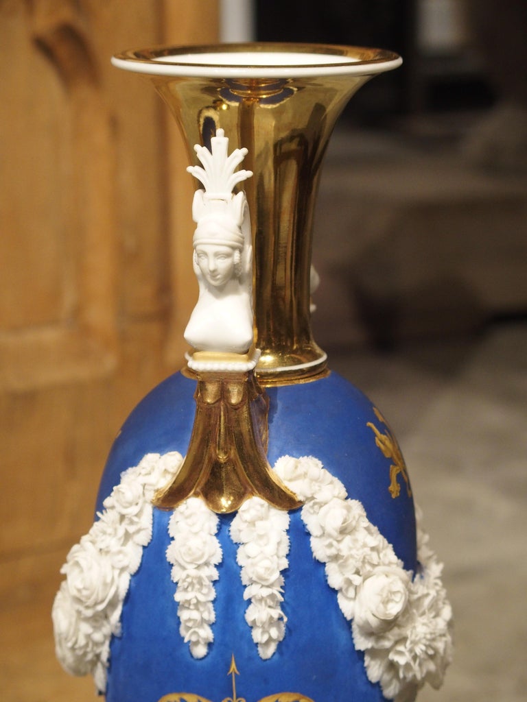 Pair of Neoclassical Paris Porcelain Vases in Royal French Blue, Early 1800s For Sale 8