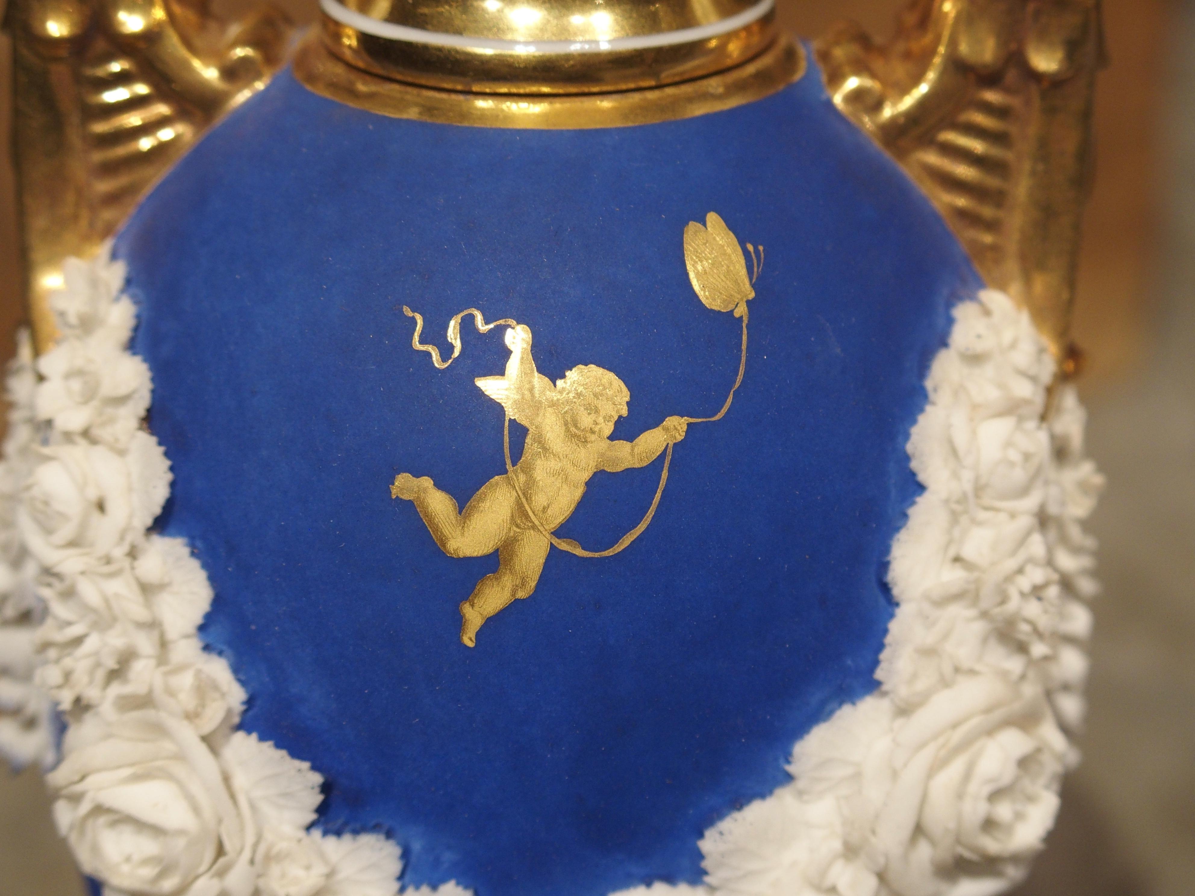 Paire de vases néoclassiques en porcelaine de Paris en bleu royal français:: début des années 1800 en vente 9
